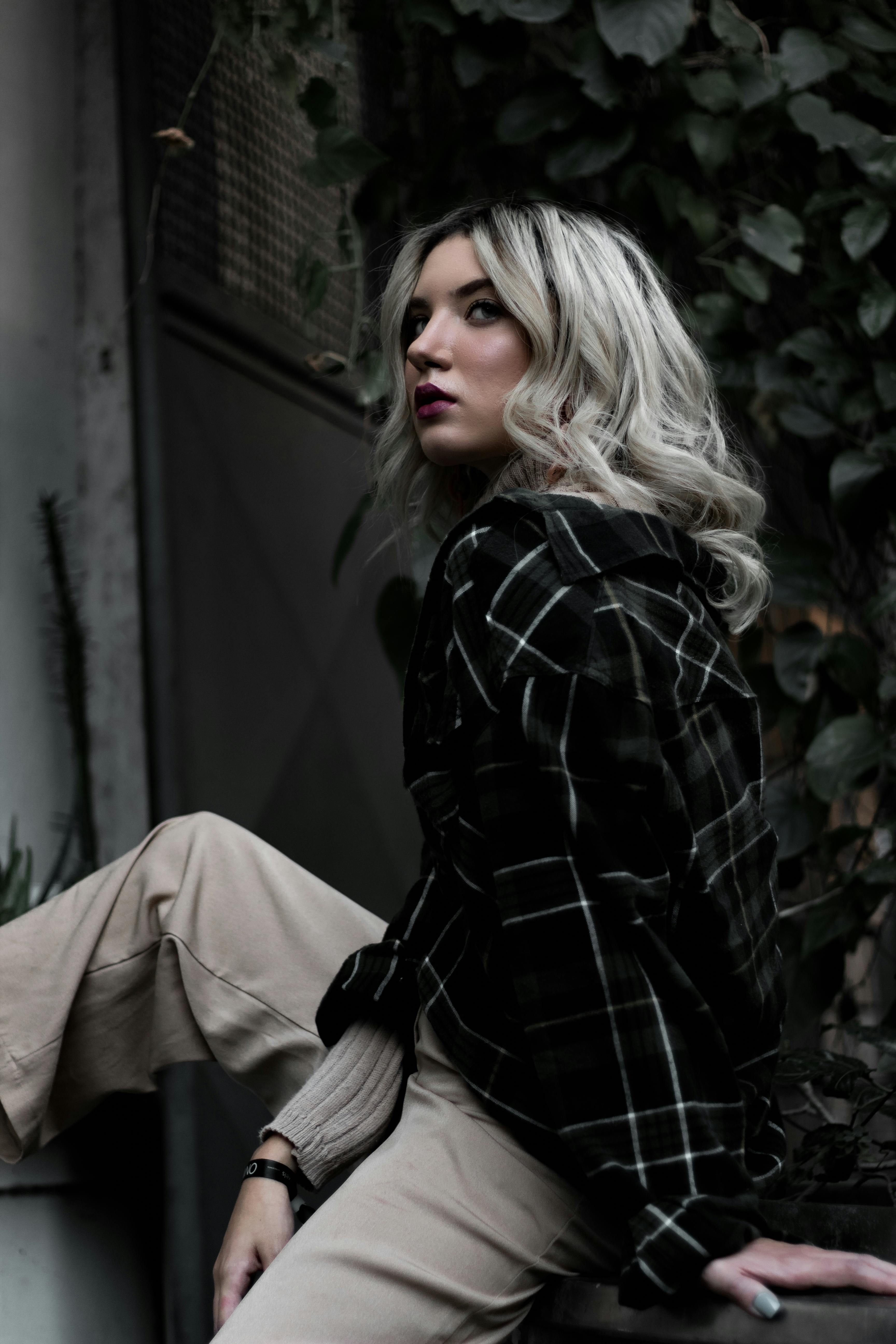 Gratuit Femme Portant Une Chemise à Carreaux Photos