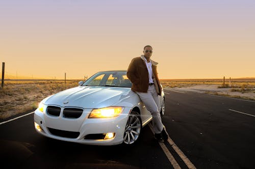 Fotos de stock gratuitas de abrigo, BMW, coche blanco