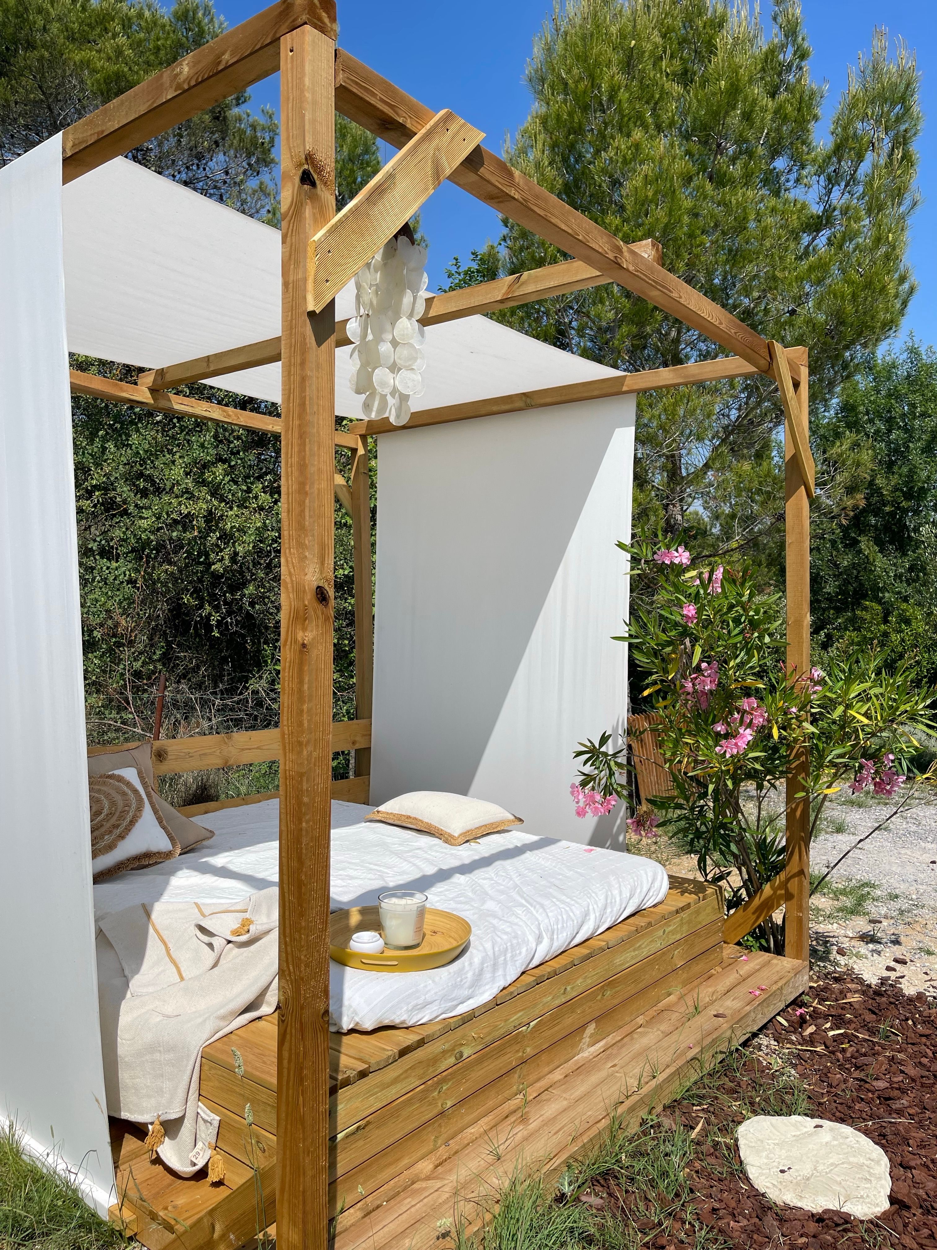 Cozy Outdoor Canopy Bed with Natural Decor · Free Stock Photo