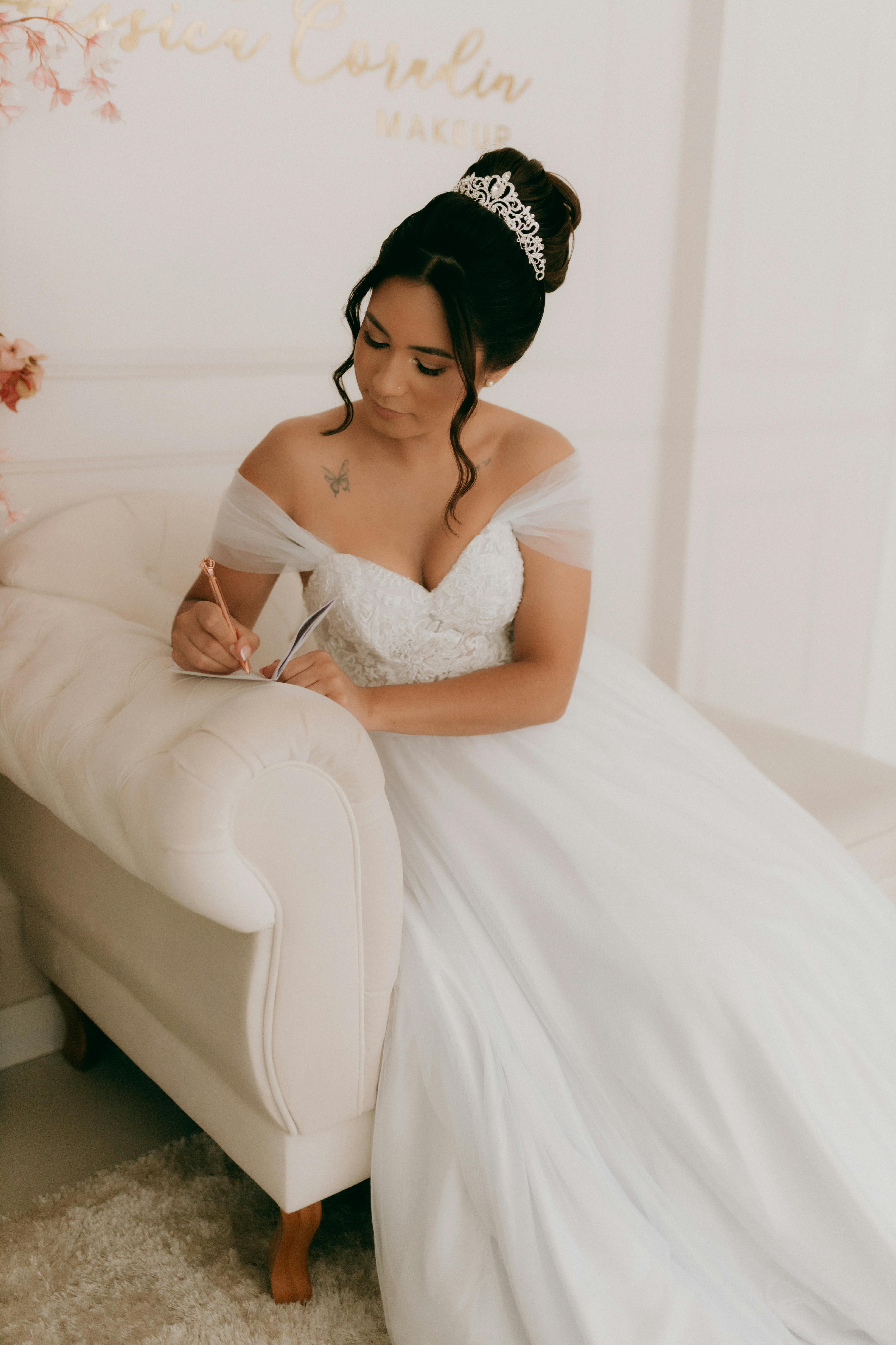 댓글을 작성하는 모습