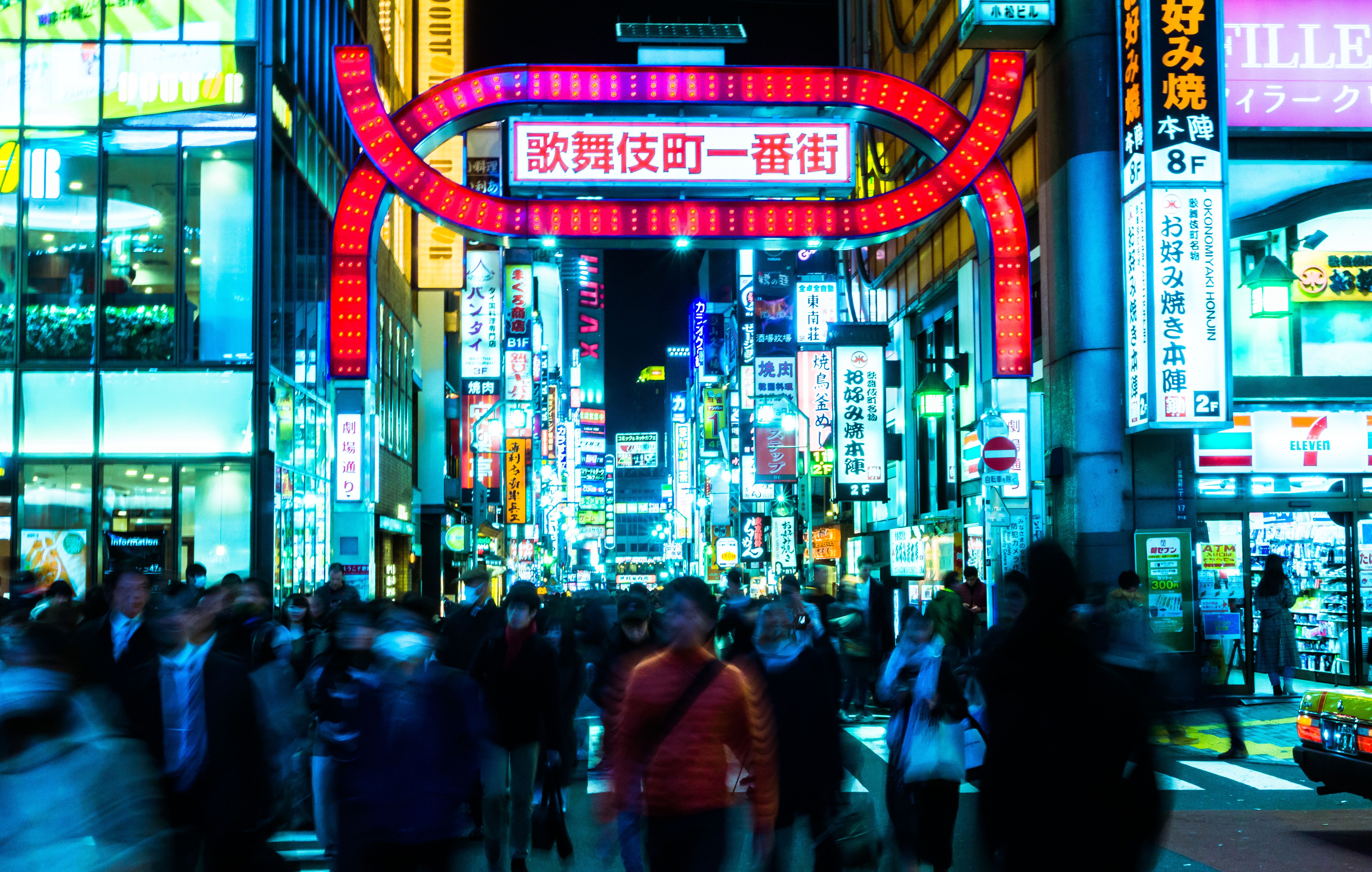 Vibrant Nightlife in Shinjuku, Tokyo · Free Stock Photo