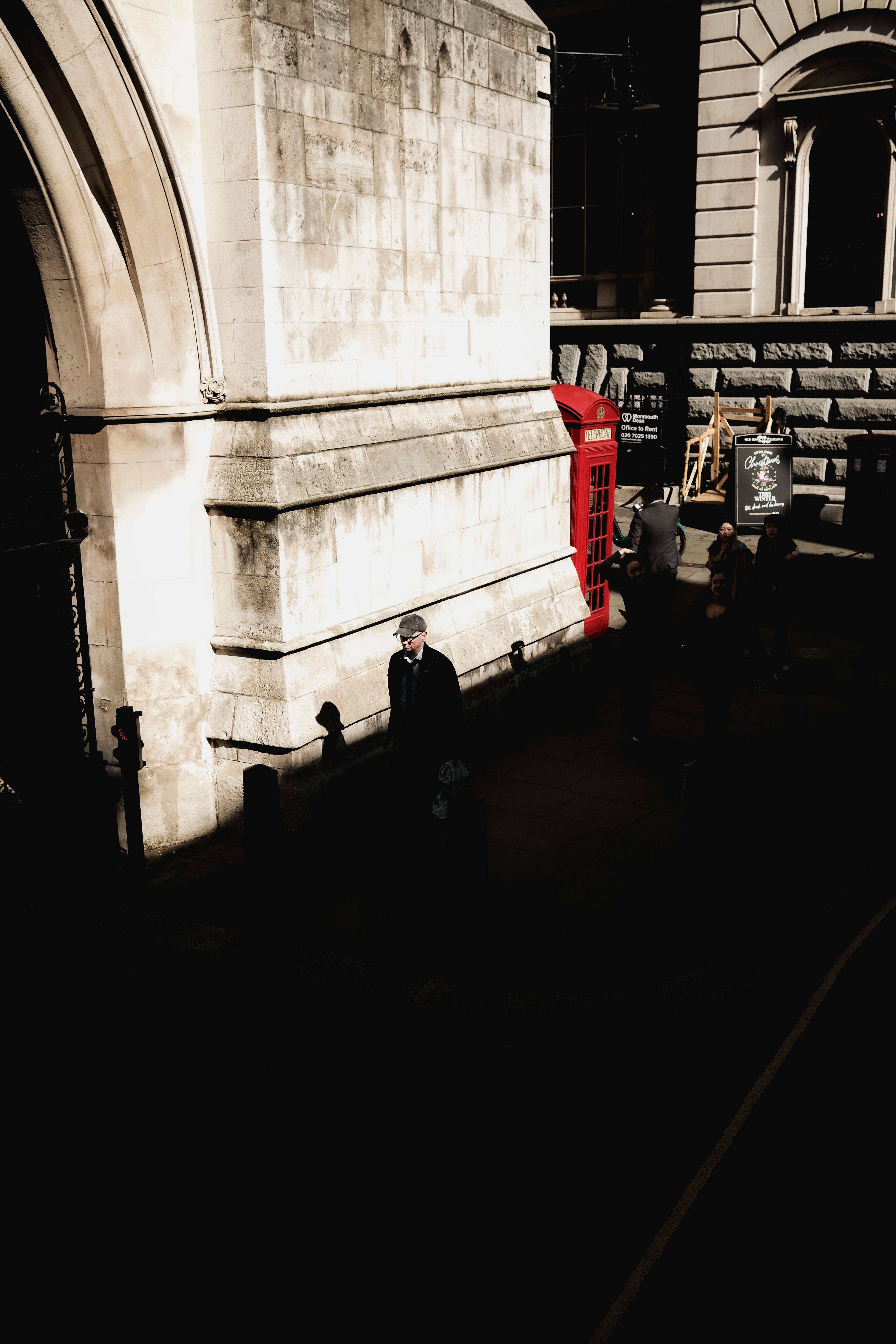 Urban London street scene with red phone booth · Free Stock Photo