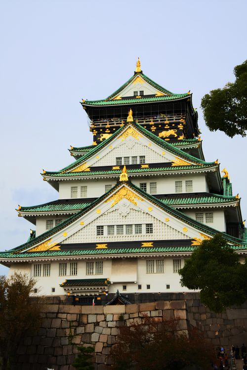 Free Iconic Osaka Castle with traditional Japanese architecture and golden details. Stock Photo