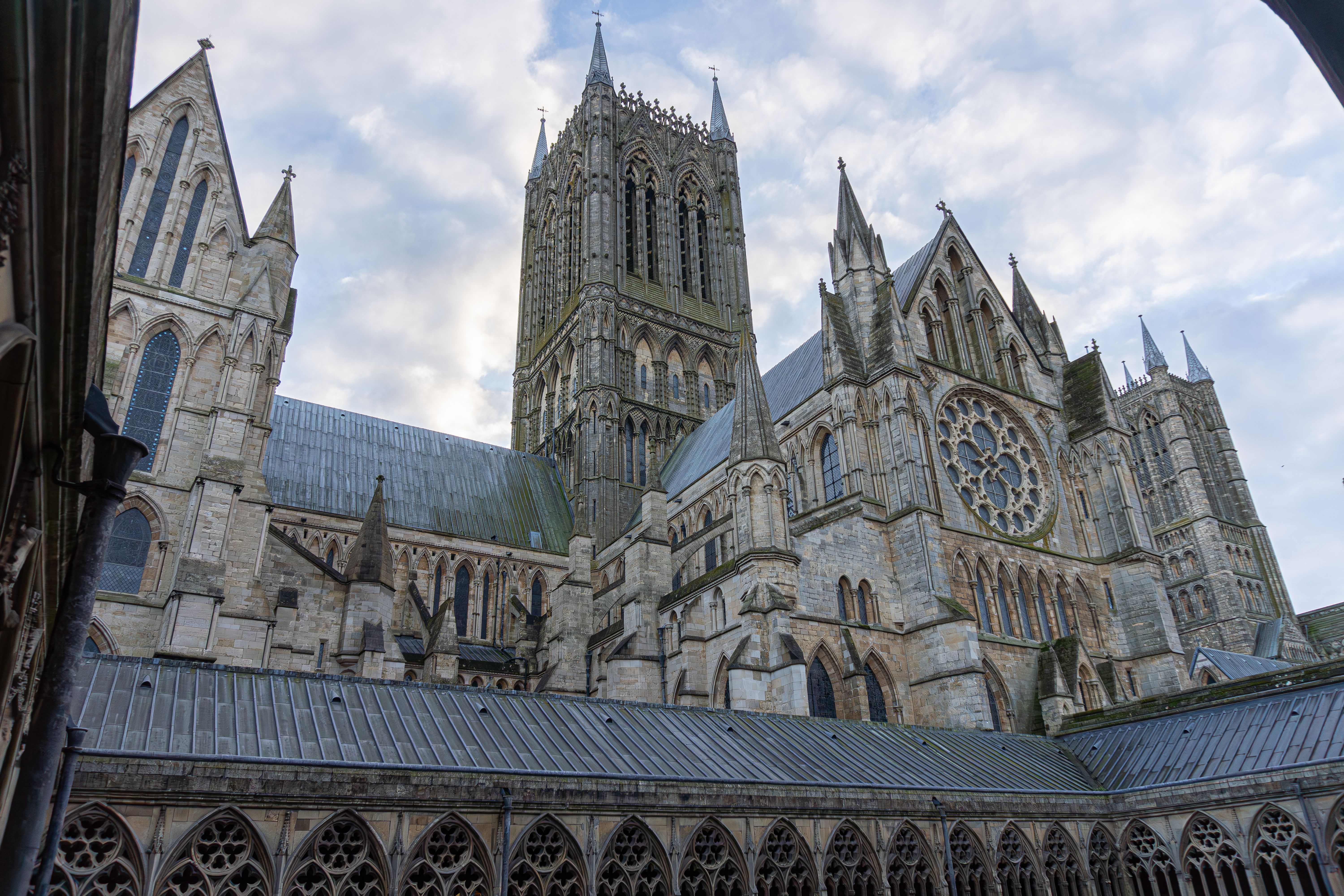 spectacular-view-of-lincoln-cathedral-s-gothic-architecture-free