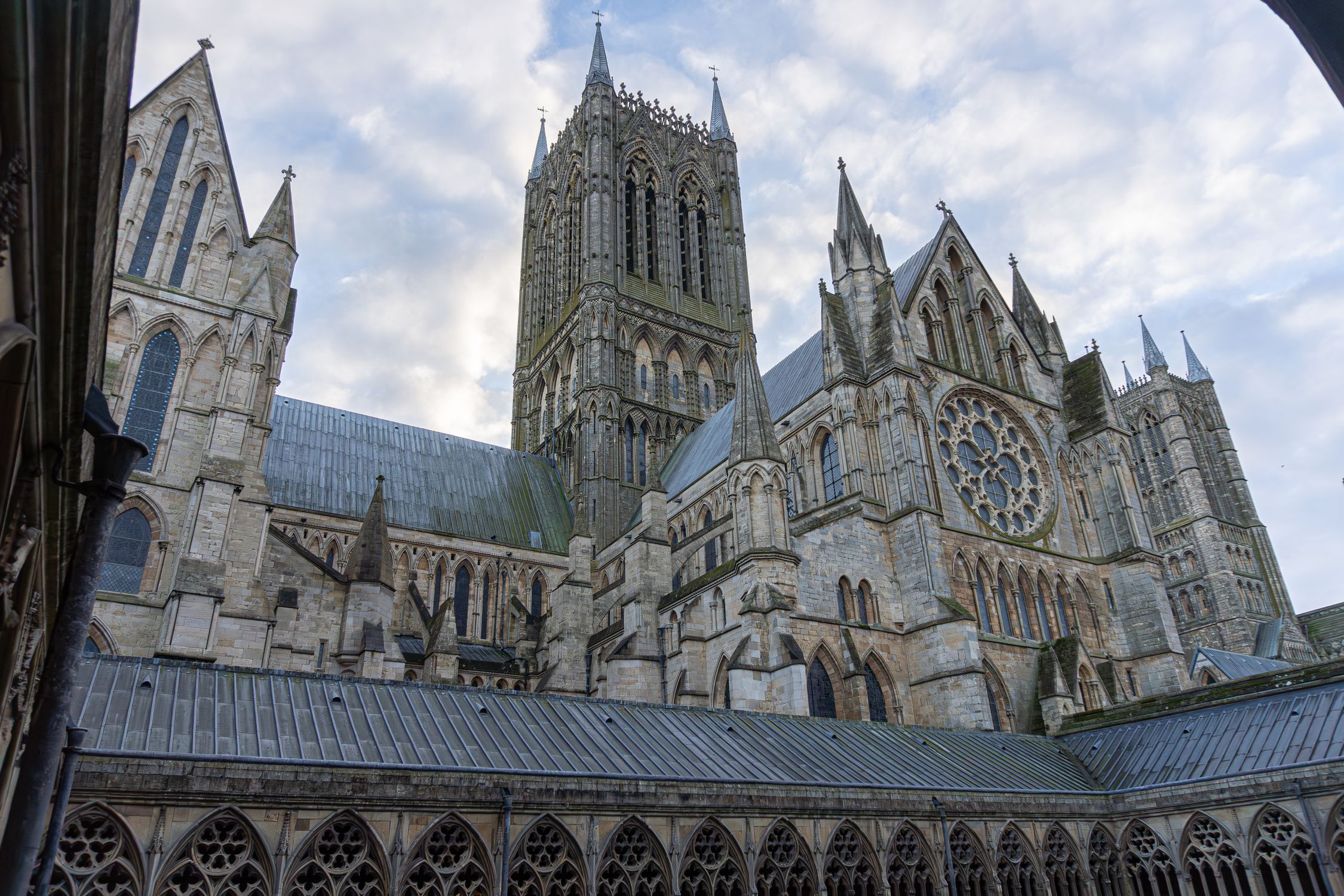 Spectacular View Of Lincoln Cathedral s Gothic Architecture Free spectacular-view-of-lincoln-cathedral-s-gothic-architecture-free