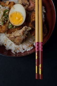Serial novel ringan Tokyo Ravens yang berjudul "Kōhei Azano Merencanakan Untuk Mengakhiri Serialnya di Volume ke-18" akan segera tamat. Cerita ini mengisahkan tentang Harutora, seorang anak dari cabang keluarga Tsuchimikado yang praktisi okultisme onmyōdō. Meskipun begitu, ia tidak memiliki kemampuan untuk melihat energi roh, sehingga ia hanya menjadi seorang siswa sekolah menengah biasa. Natsume, seorang gadis yang merupakan teman masa kecil Harutora dan pewaris berikutnya keluarga Tsuchimikado, bertemu kembali dengan Harutora dan mengubah masa depannya. - serial 1