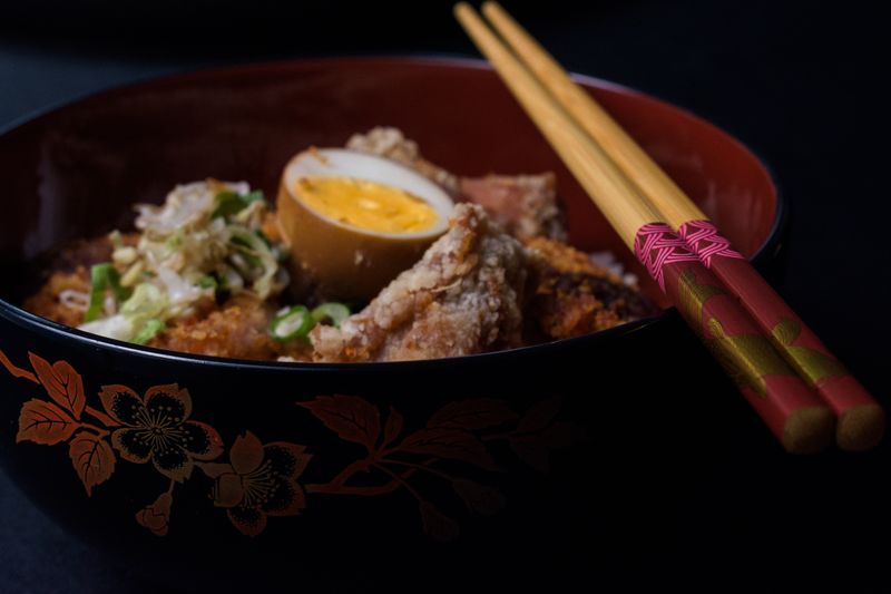 Rice bowl dengan telur (ilustrasi)