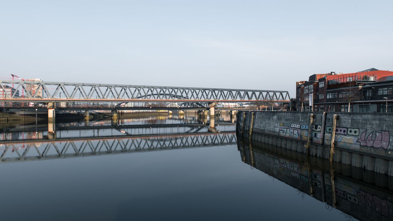 Steel Rigg Morning Peaceful Morning View of Steel Bridge in Hamburg · Free Stock Photo