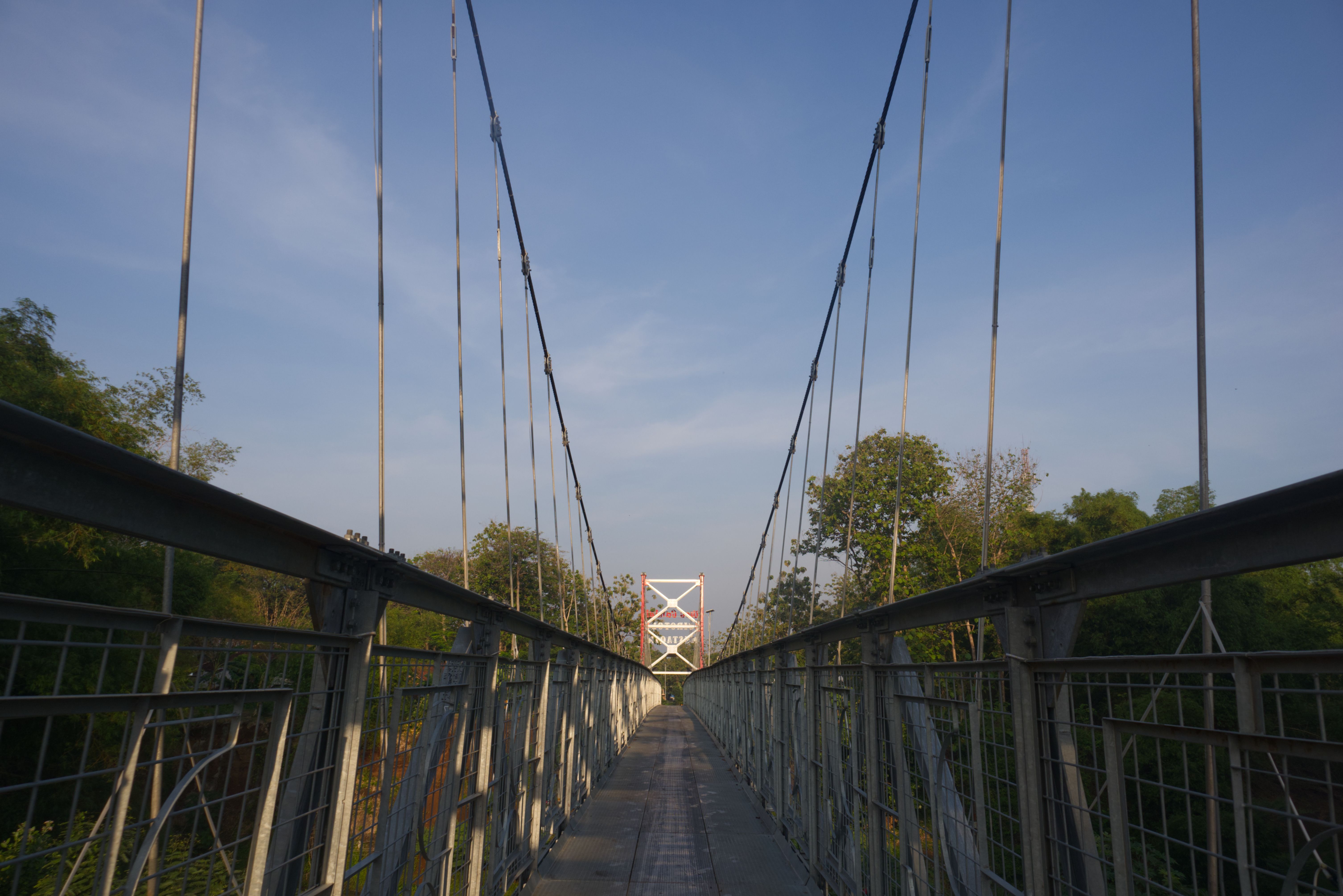 Jembatan Gantung Cikarang: Destinasi Selfie dengan Pemandangan Alam yang Memikat