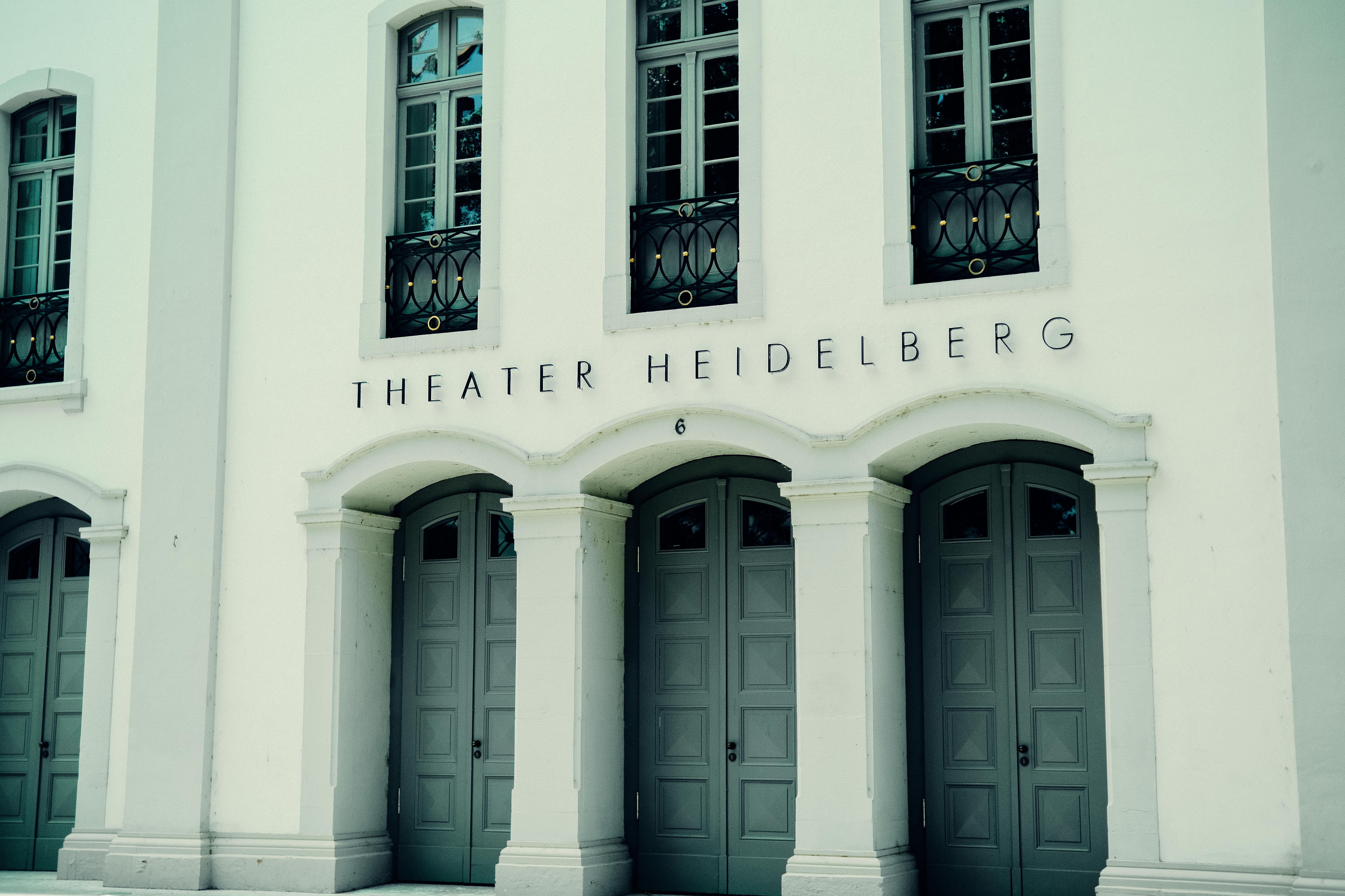 gratis Elegante gevel van Theater Heidelberg met klassiek architectonisch ontwerp. Stockfoto