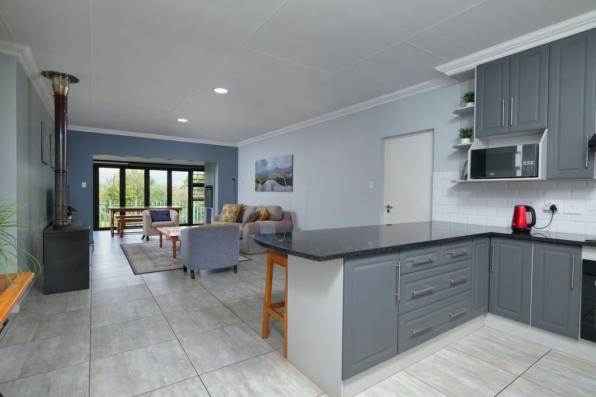 Modern and Handleless Units