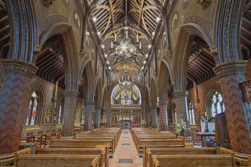 Free Majestic Gothic architecture inside St Giles Church, featuring ornate arches and intricate Gothic design. Stock Photo
