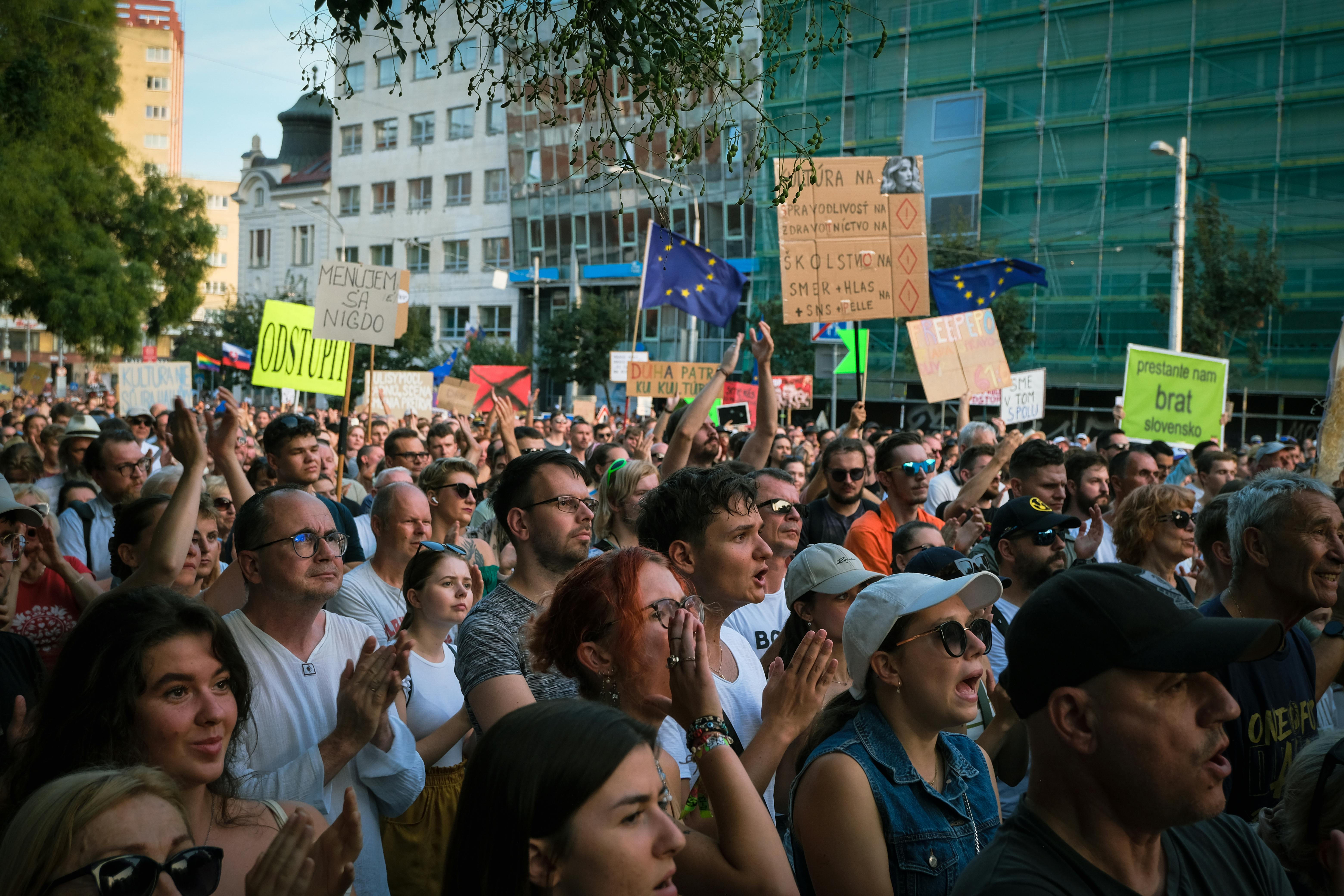 „Nemôžeme prehrať“: Pozornosť sa upiera na potenciálnych demokratických kandidátov pre rok 2028 na veľkom stretnutí strany