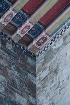 Detailed architectural ceiling design in Ankara reflecting Turkish artistry and craftsmanship.