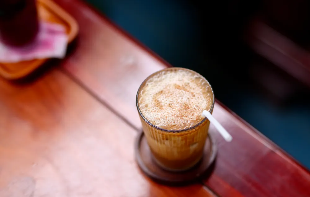 Thé au lait épicé (chiya).
