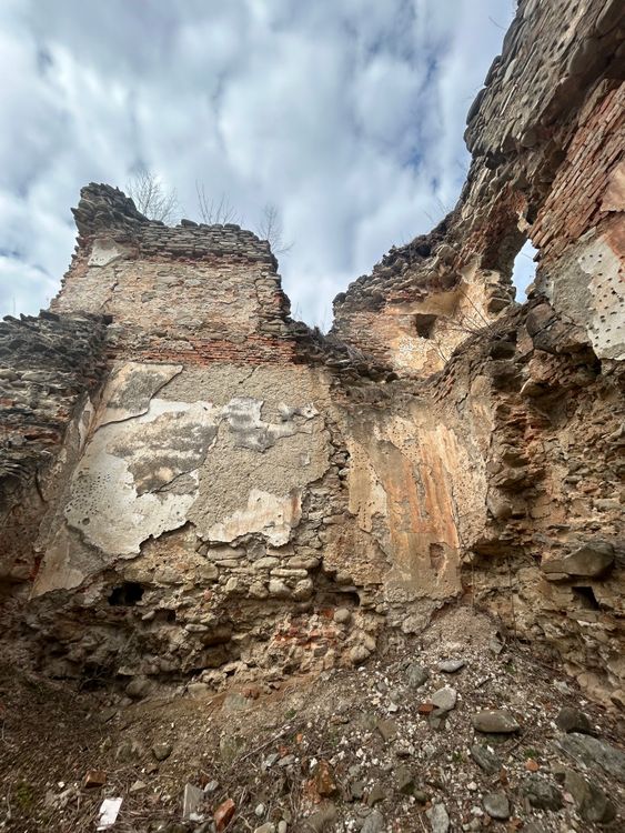 Ancient Ruins of Castle Wall Under Cloudy Sky · Free Stock Photo