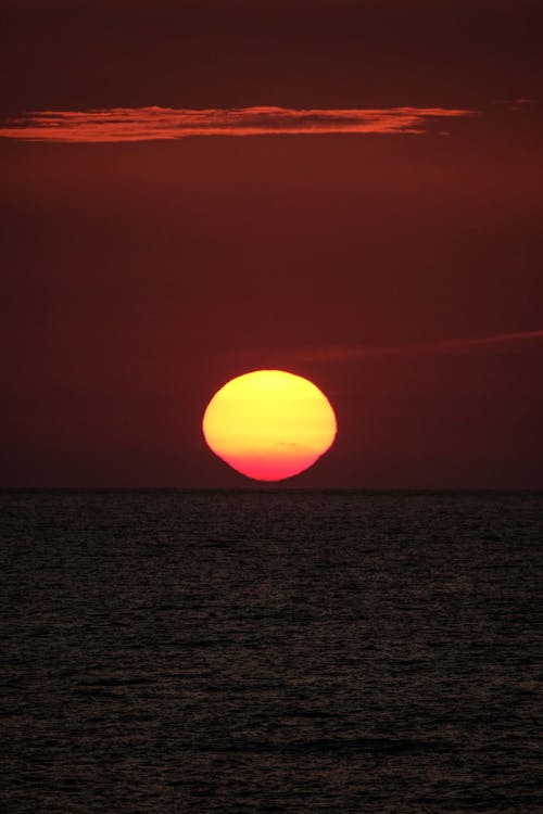 무료 새벽 동안 바다의 경치 좋은 사진 스톡 사진