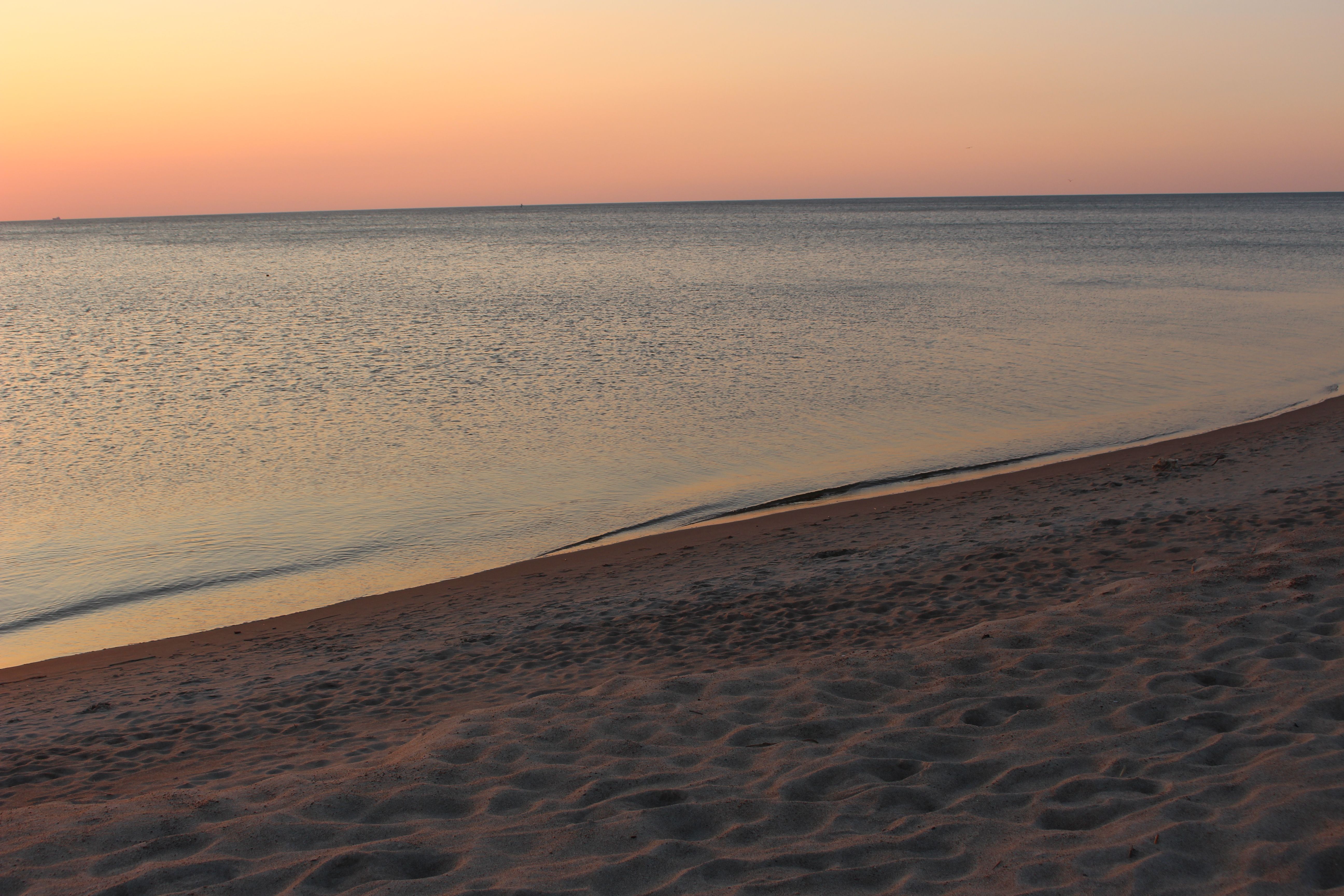 Serene Beach Sunset with Tranquil Waters · Free Stock Photo