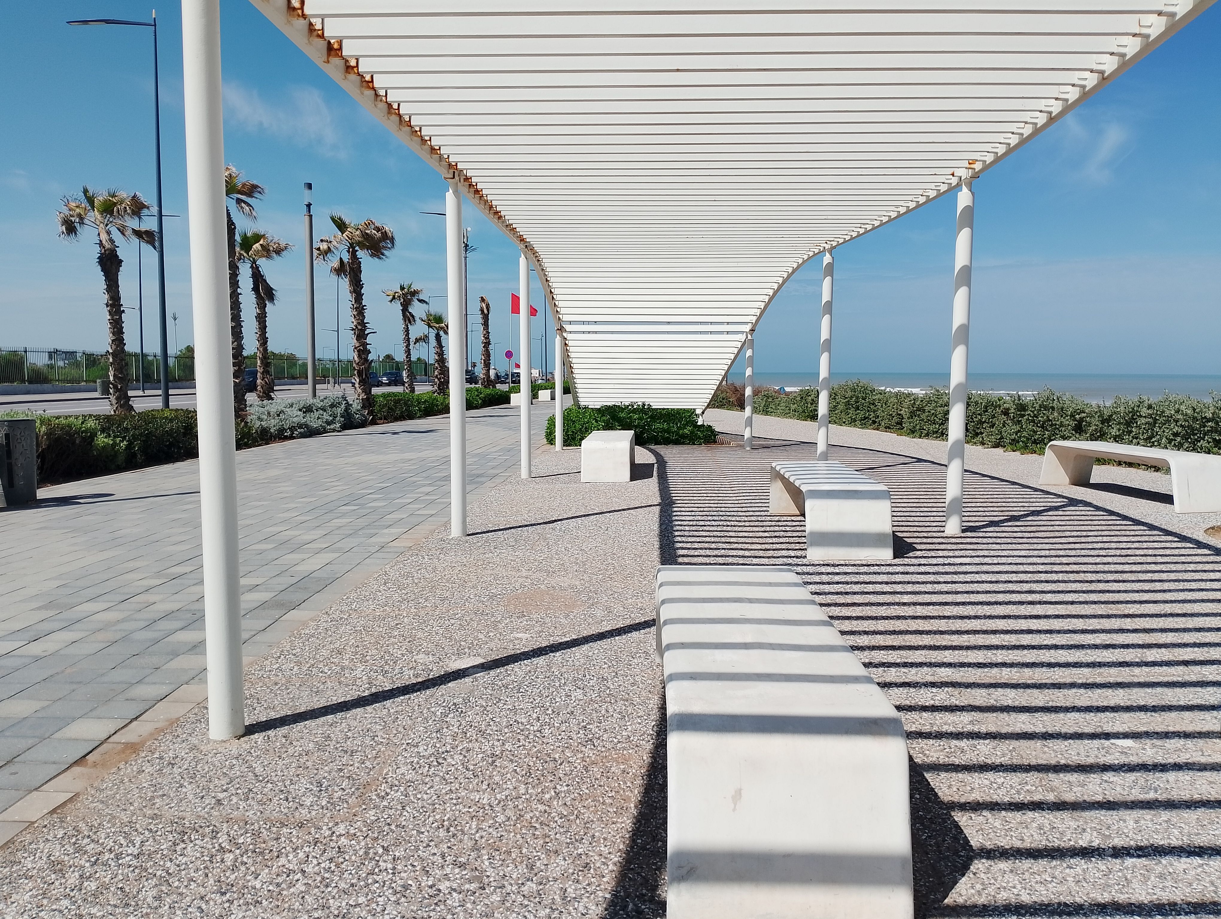 Corniche i promenada nad oceanem