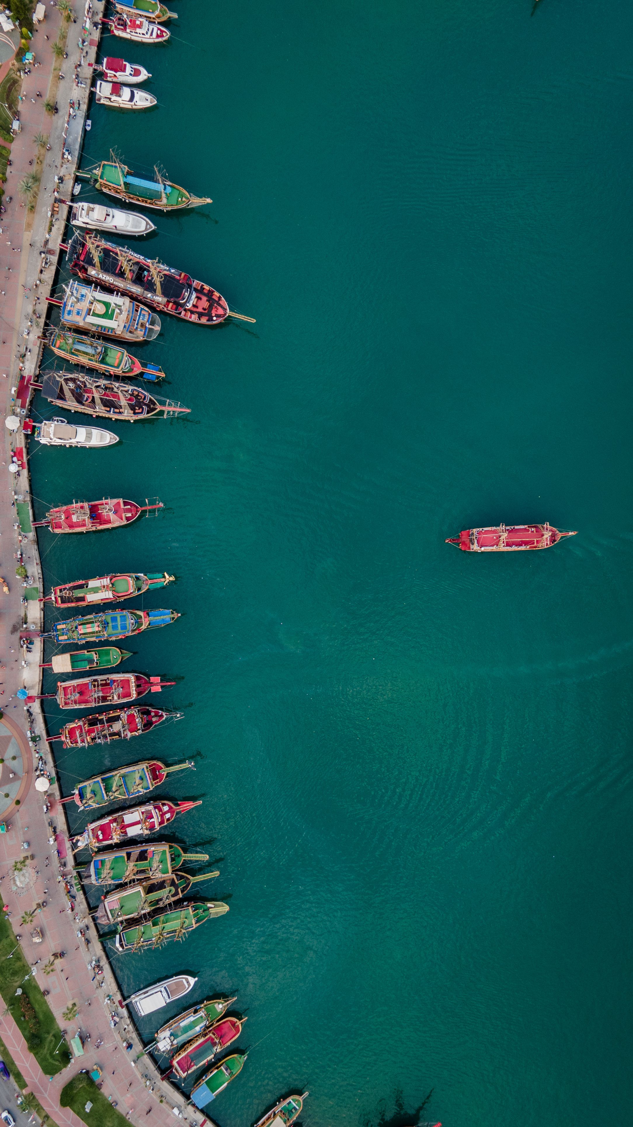 Aerial View of Vibrant Boats in Turquoise Harbor · Free Stock Photo