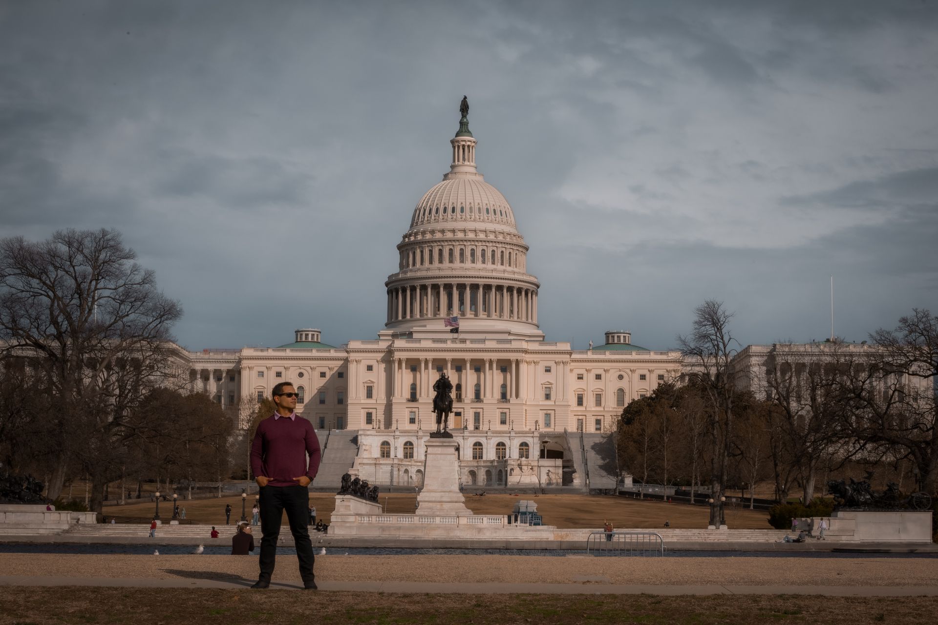 Washington'da Capitol binasının üzerinde puslu bir sabah.