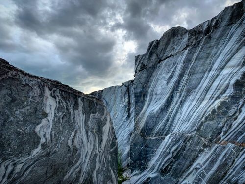 Free Stunning view of marble cliffs with unique patterns under a cloudy sky, perfect for nature enthusiasts. Stock Photo