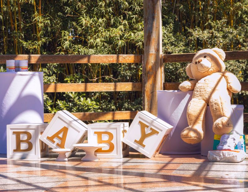 Garden baby shower with teddy bear décor
