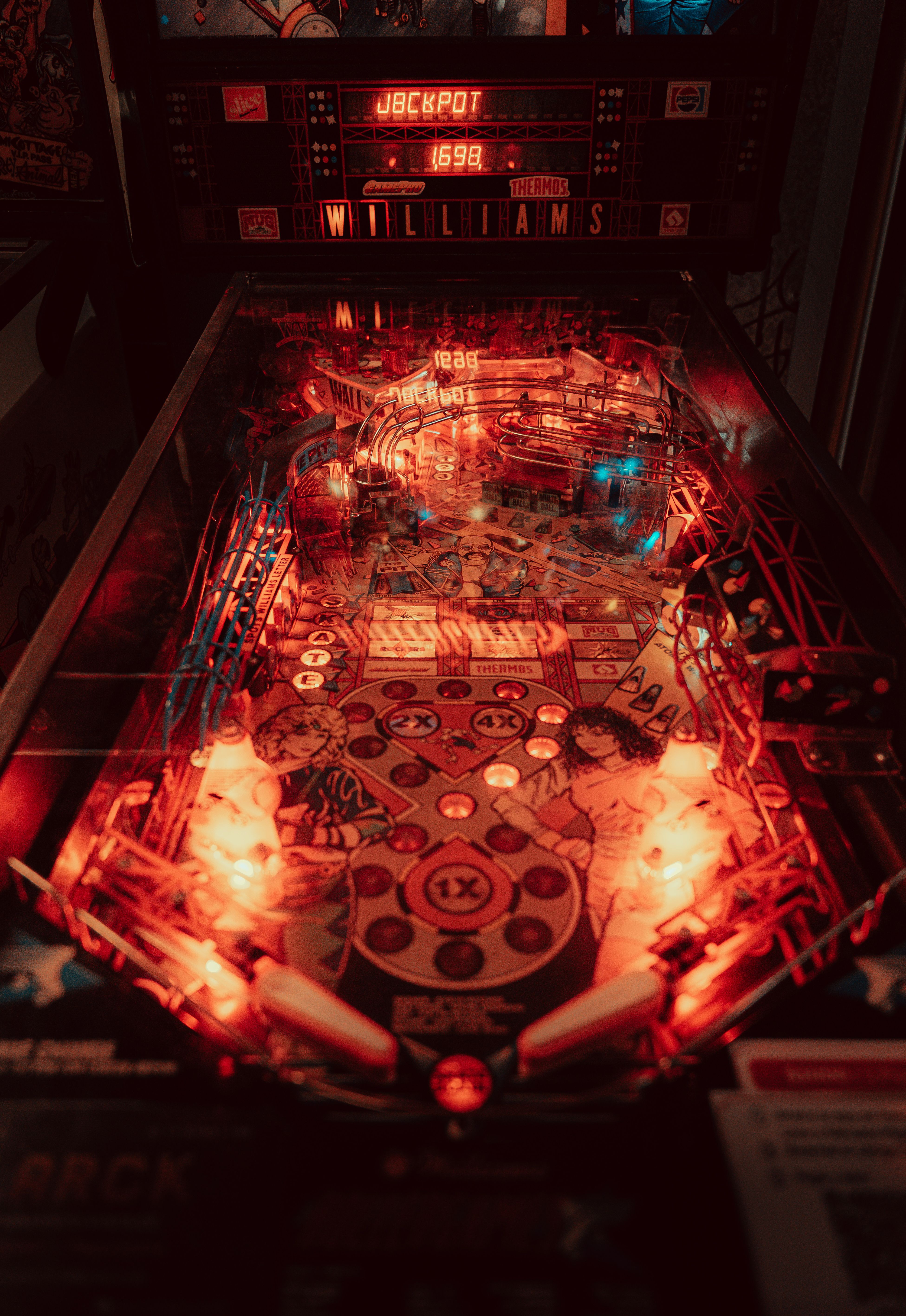 800 000+ Black+and+red+pinball+machine banque d’images et photos libres ...