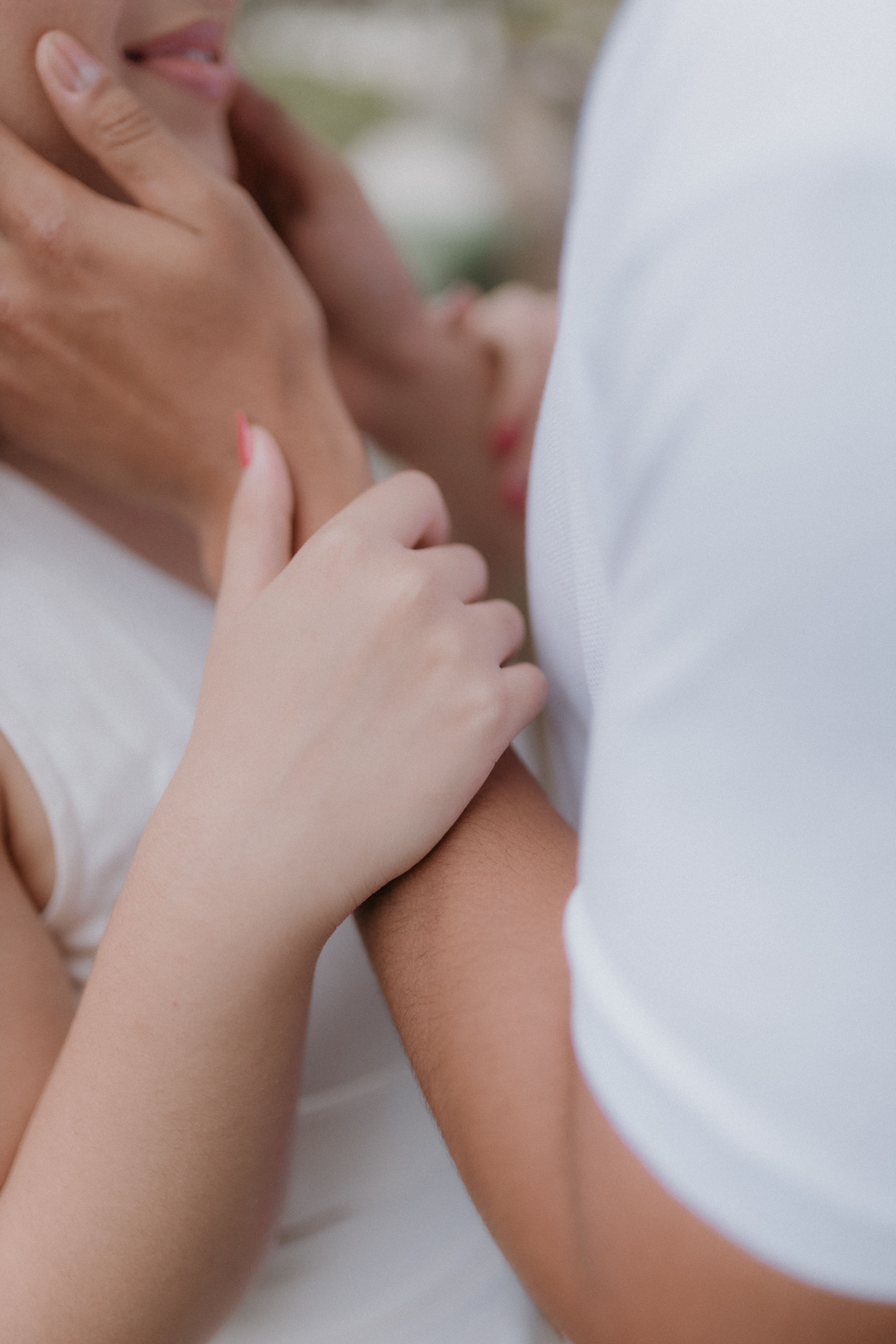 Online dating: starting a conversation on a niche platform
