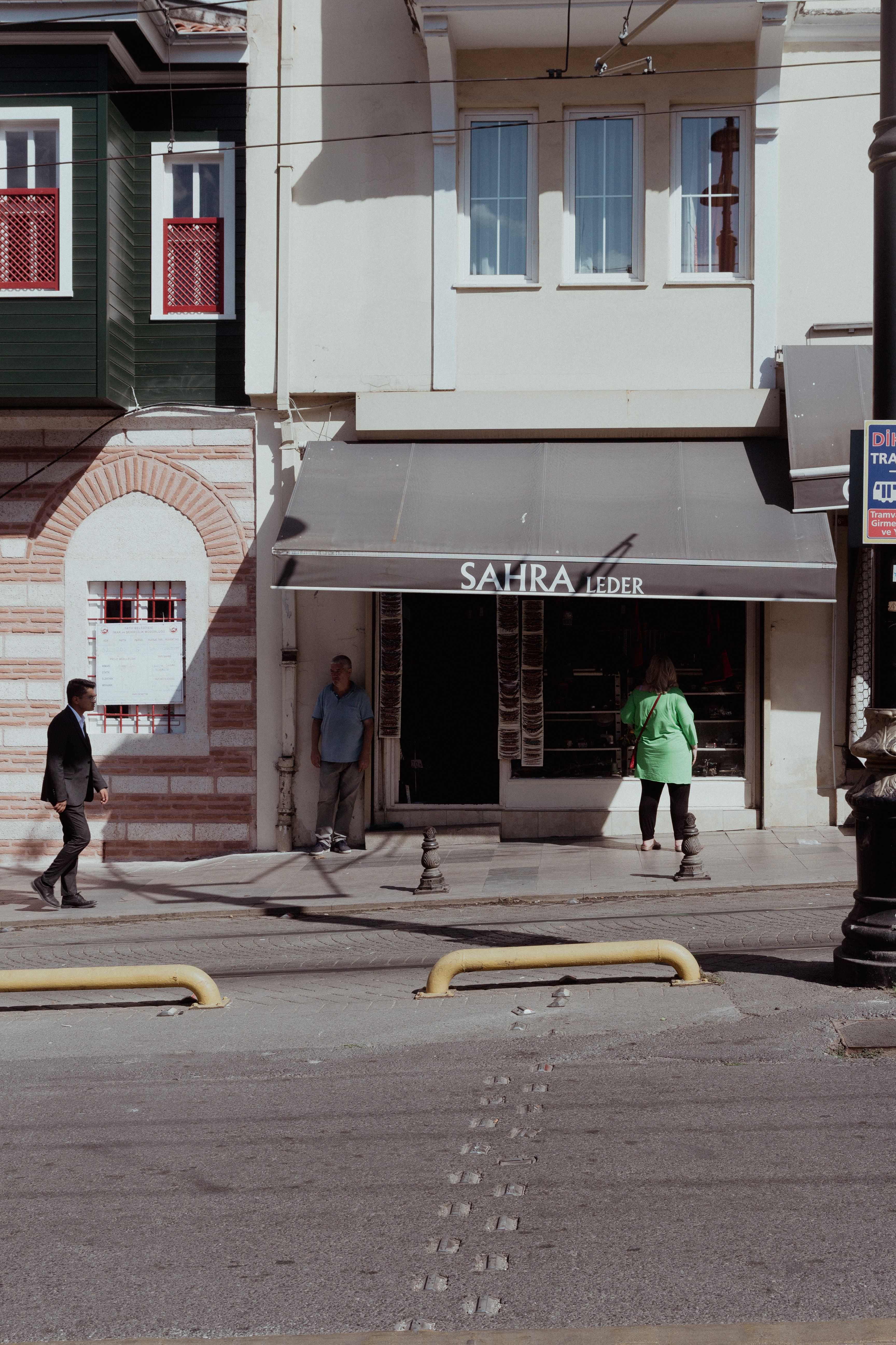 City Street View in Istanbul with Sahra Leder Storefront · Free Stock Photo