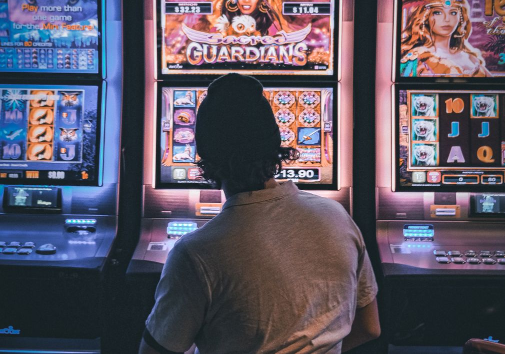 Online Casino: Spielautomaten und Live-Spiele im Überblick