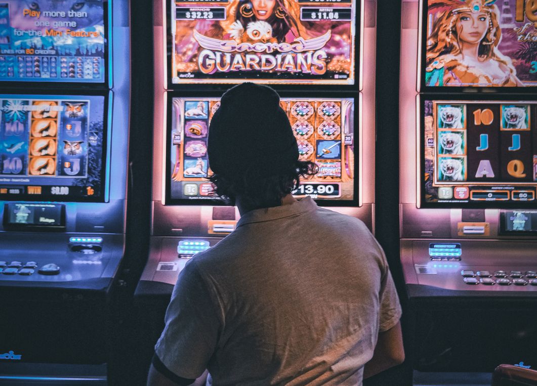 Online Casino: Spielautomaten und Live-Spiele im Überblick