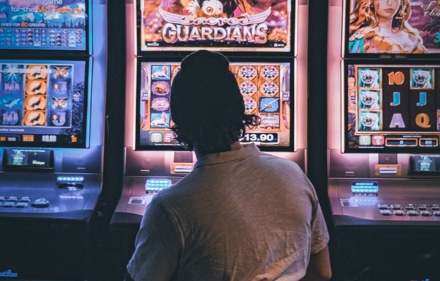 Online Casino: Spielautomaten und Live-Spiele im Überblick