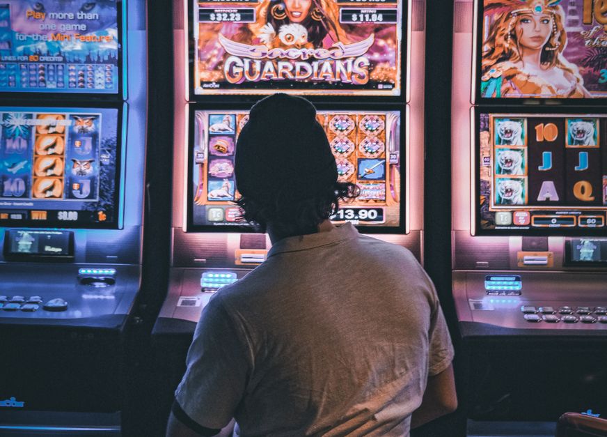 Online Casino: Spielautomaten und Live-Spiele im Überblick