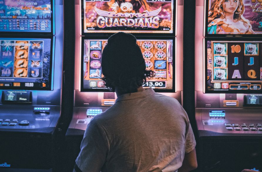 Online Casino: Spielautomaten und Live-Spiele im Überblick