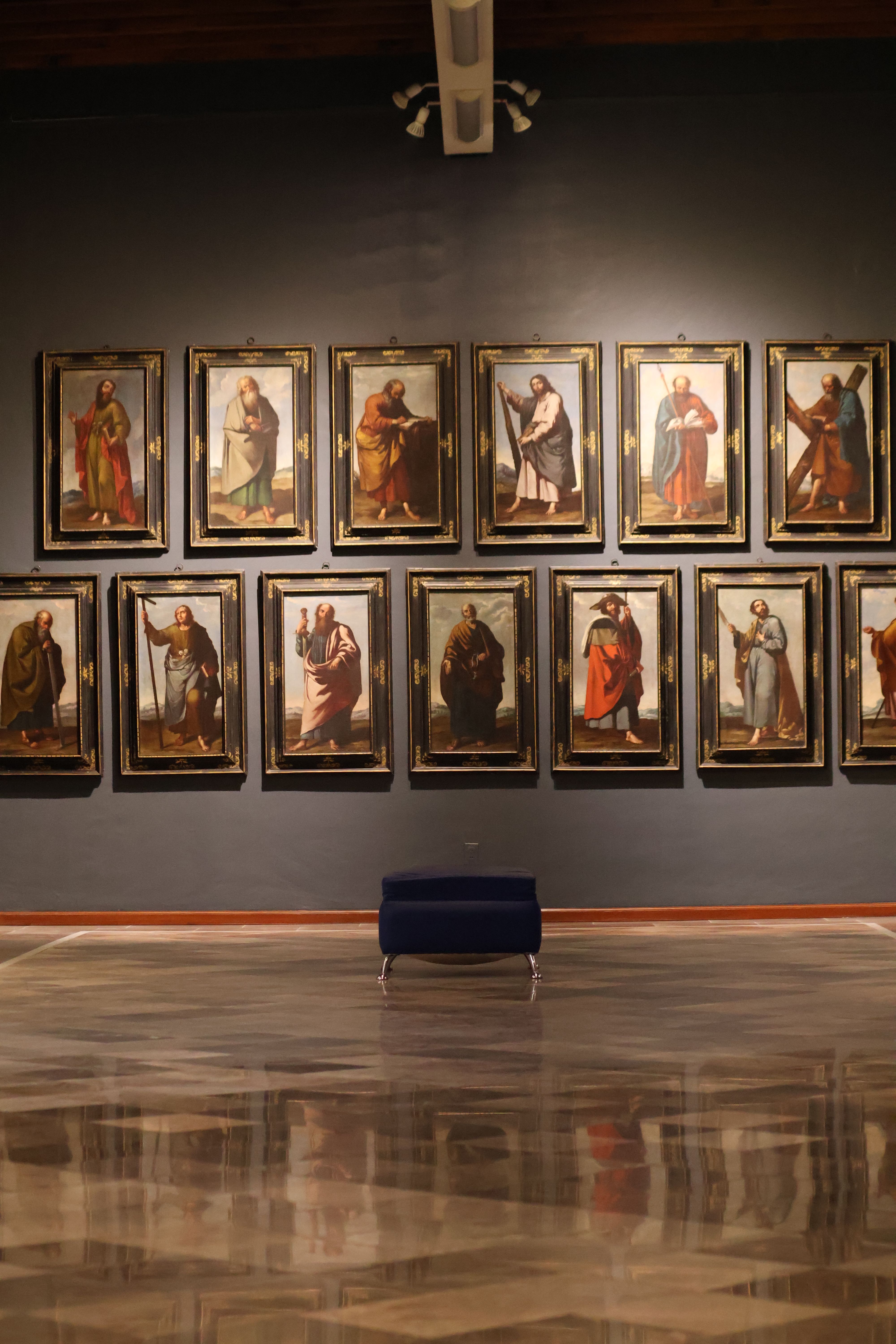 Gratis Una galleria serena con dipinti incorniciati esposti a Puebla, in Messico. Perfetta per gli amanti dell'arte e della cultura. Foto a disposizione