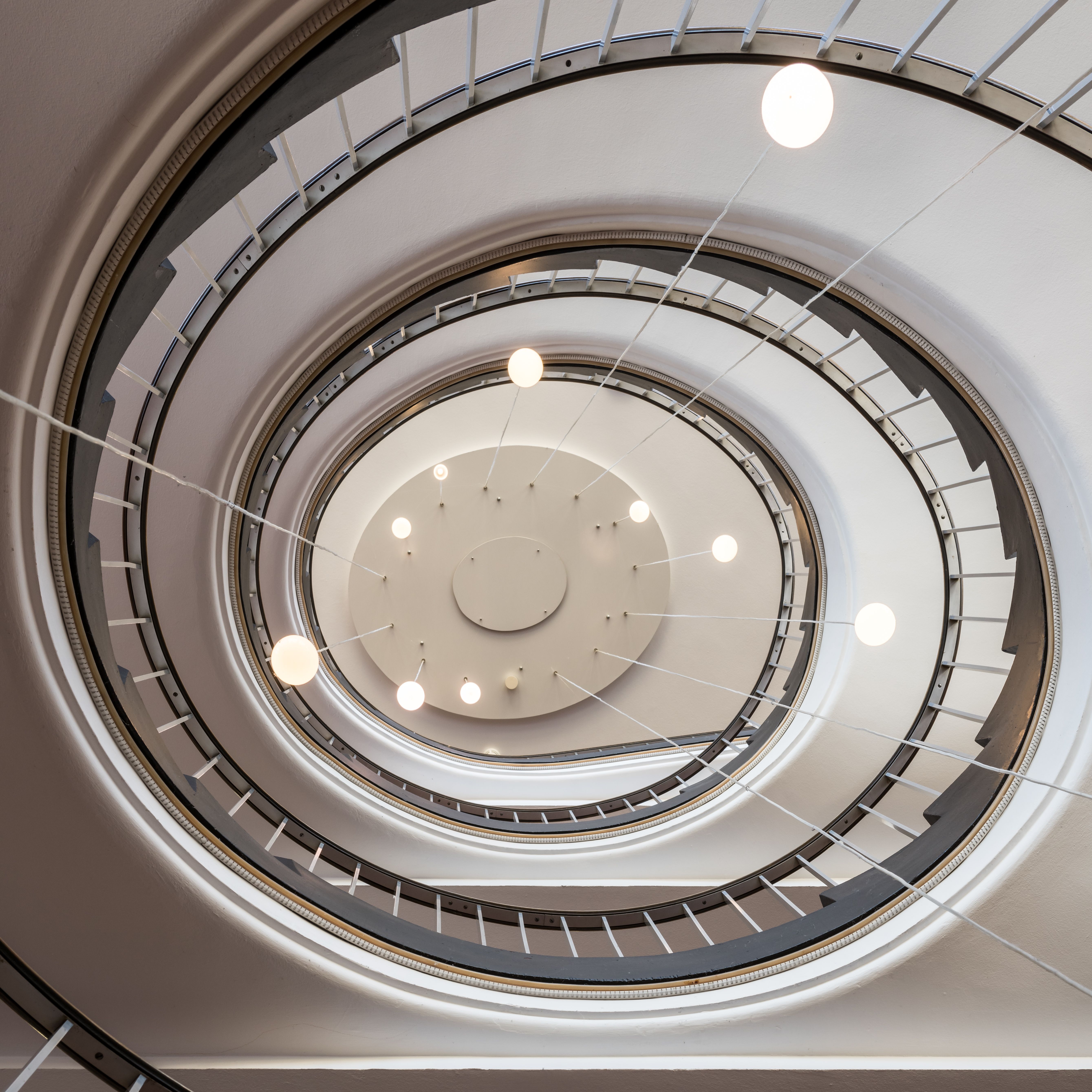 Diseño Interior De Escalera De Caracol Moderna En Hamburgo · Foto de ...