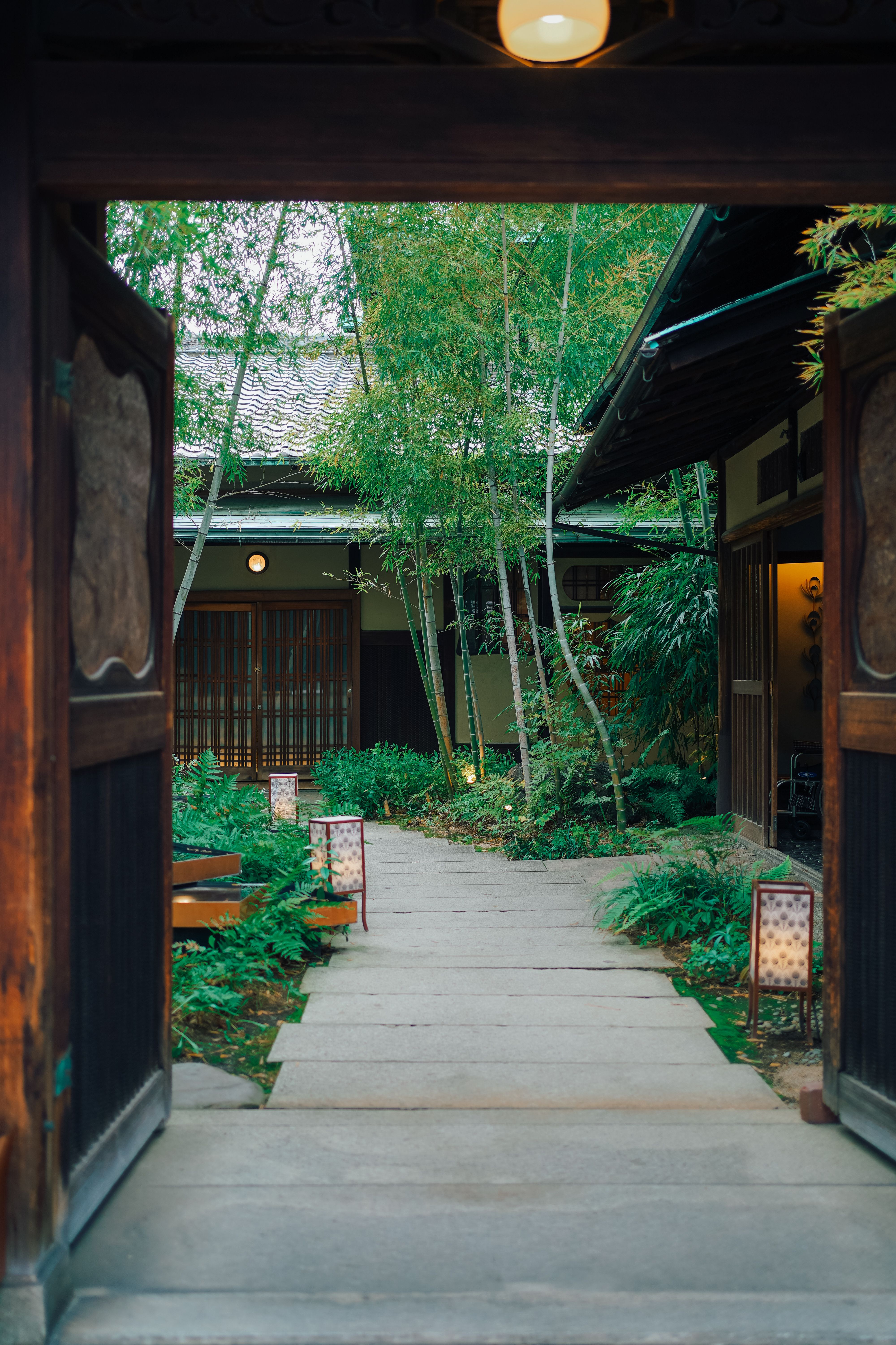 Traditional Japanese Garden Pathway Entrance · Free Stock Photo
