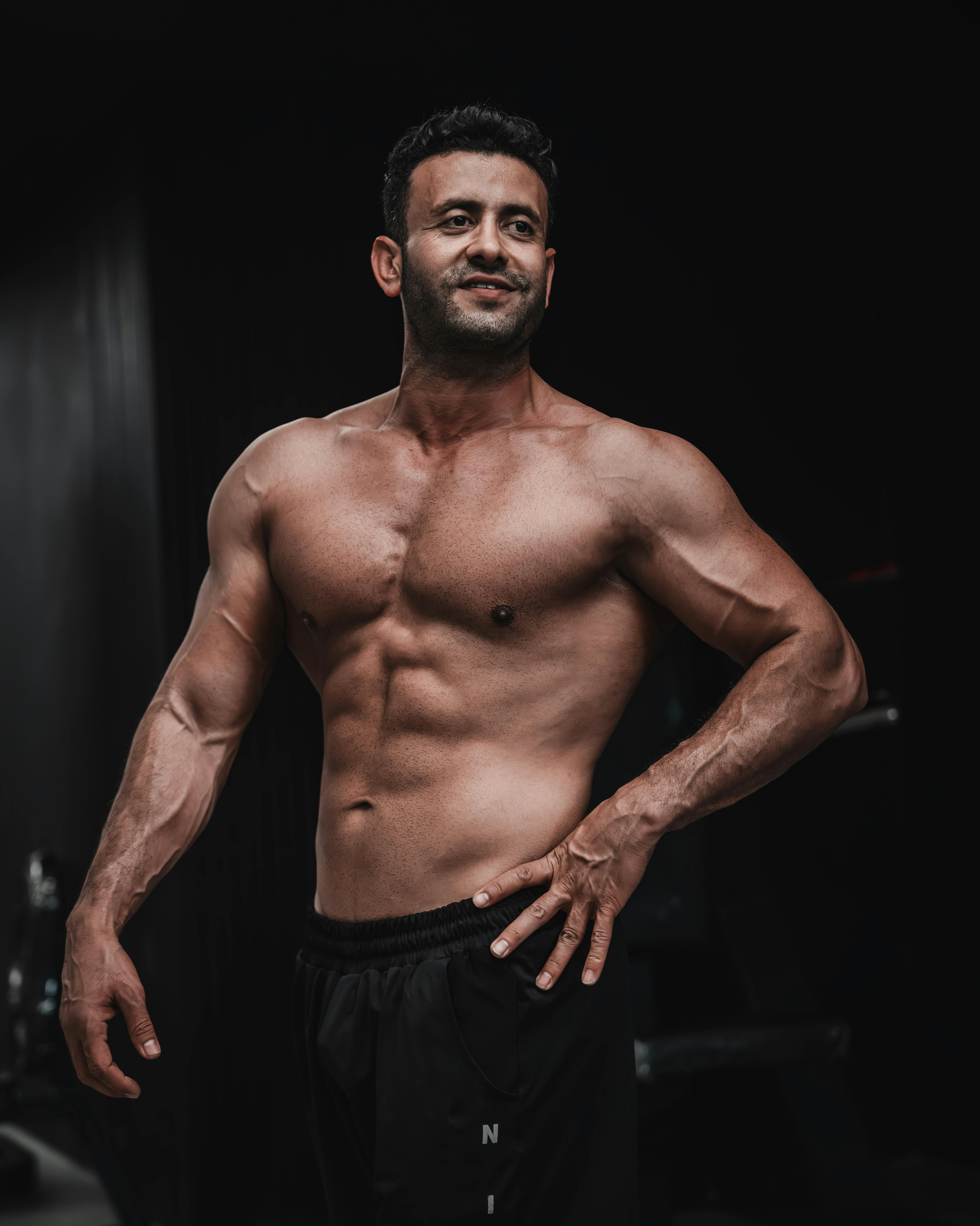 Man lifting weights in a gym for muscle building