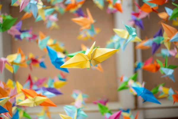 Grous de origami pendurados