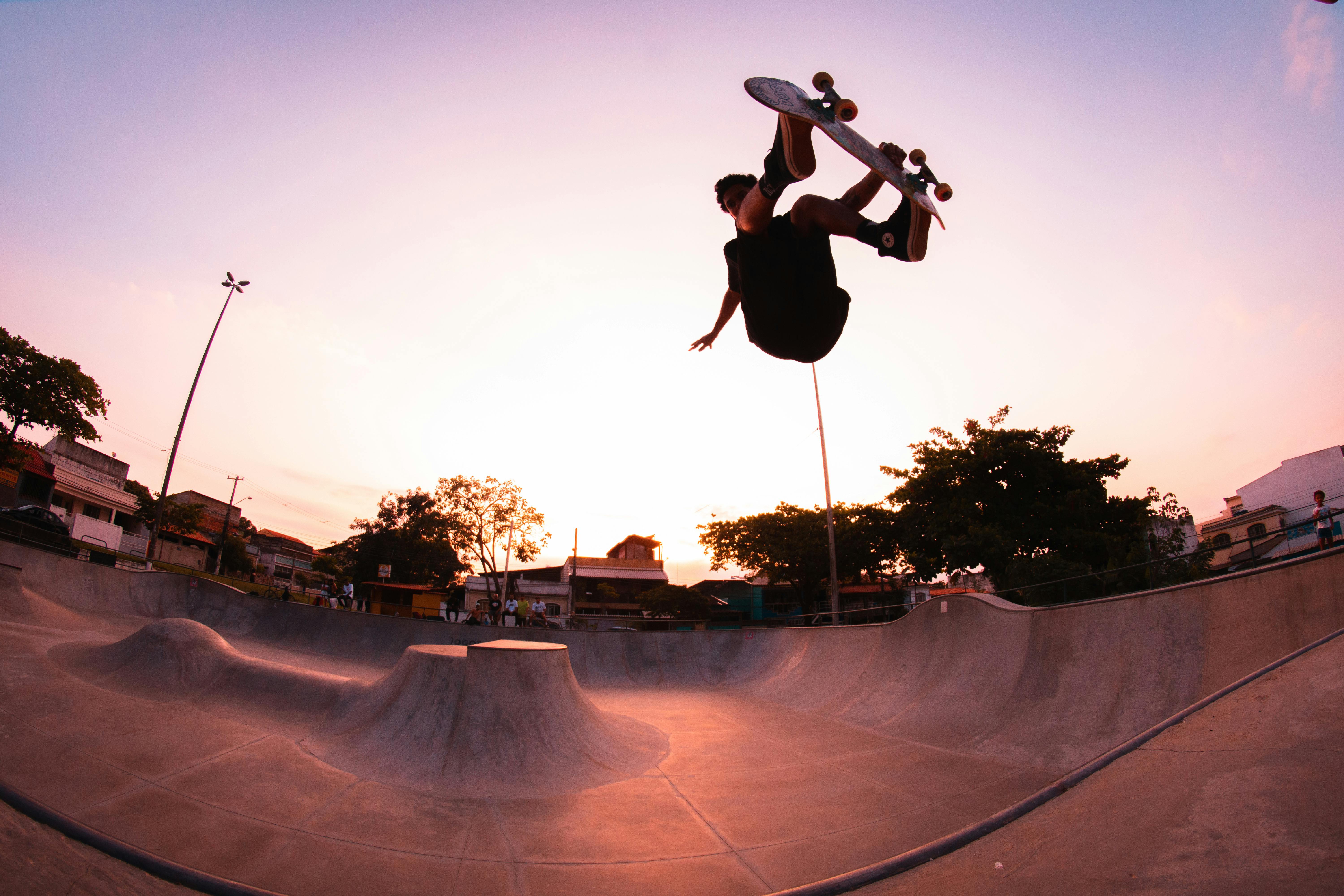 Bakken Doe herleven Concurrenten Time Lapse Photography of Man Doing Skateboard Trick · Free Stock Photo