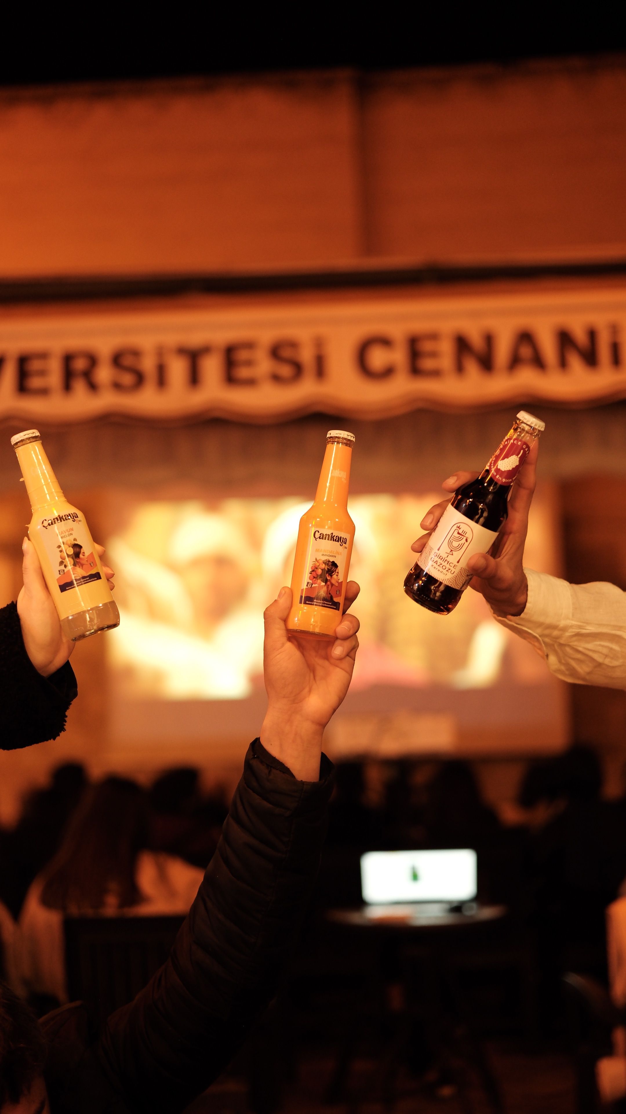 Celebrate a cinematic night under the stars with refreshing sodas in Gaziantep.