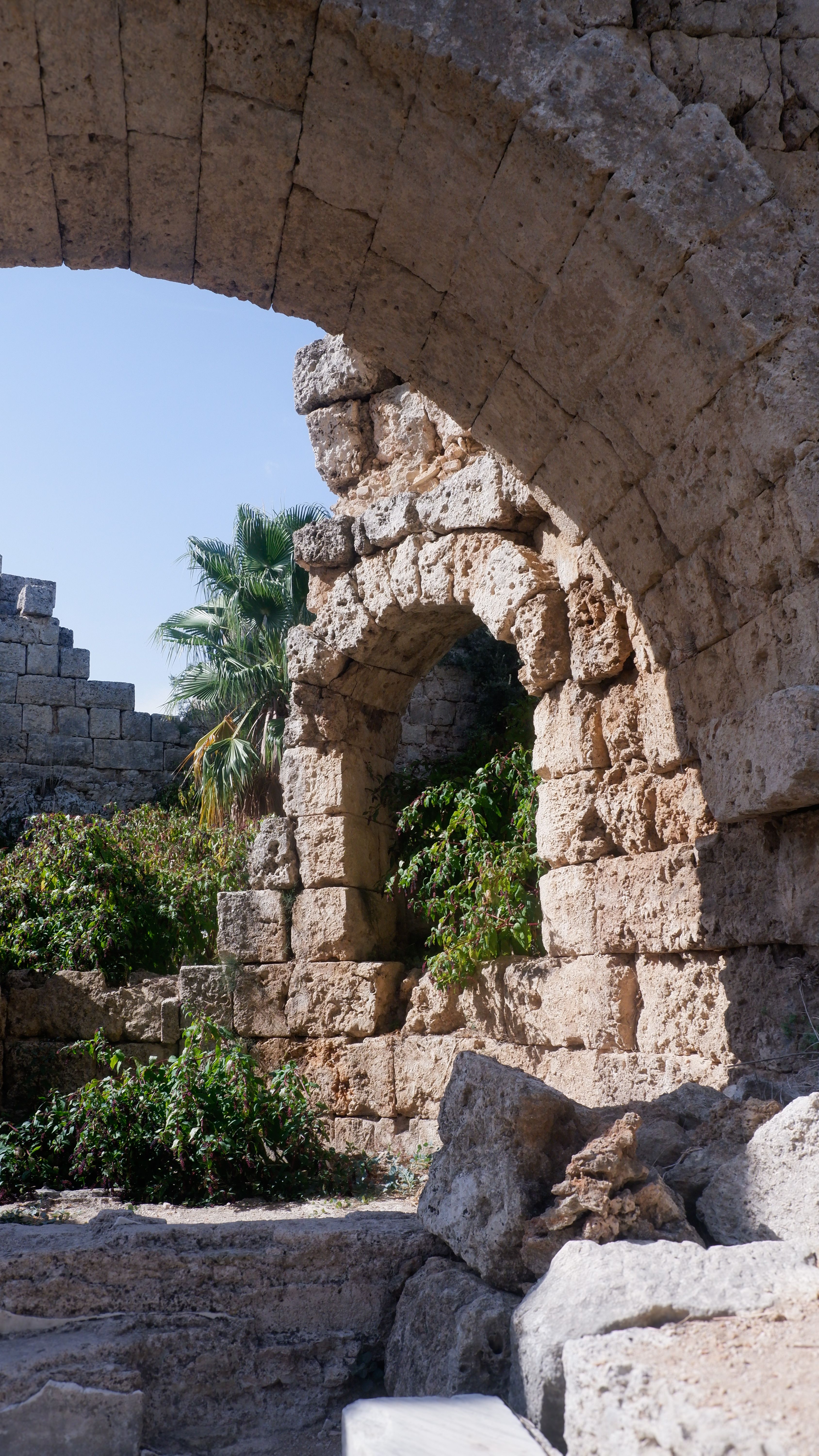 Ancient Stone Archway Ruins with Vegetation · Free Stock Photo