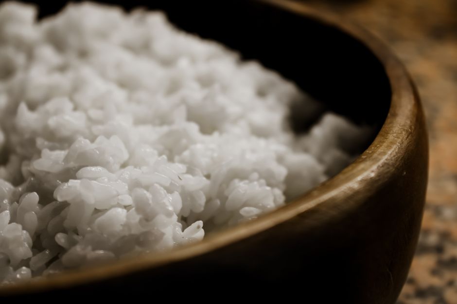 cooked rice bowl kitchen
