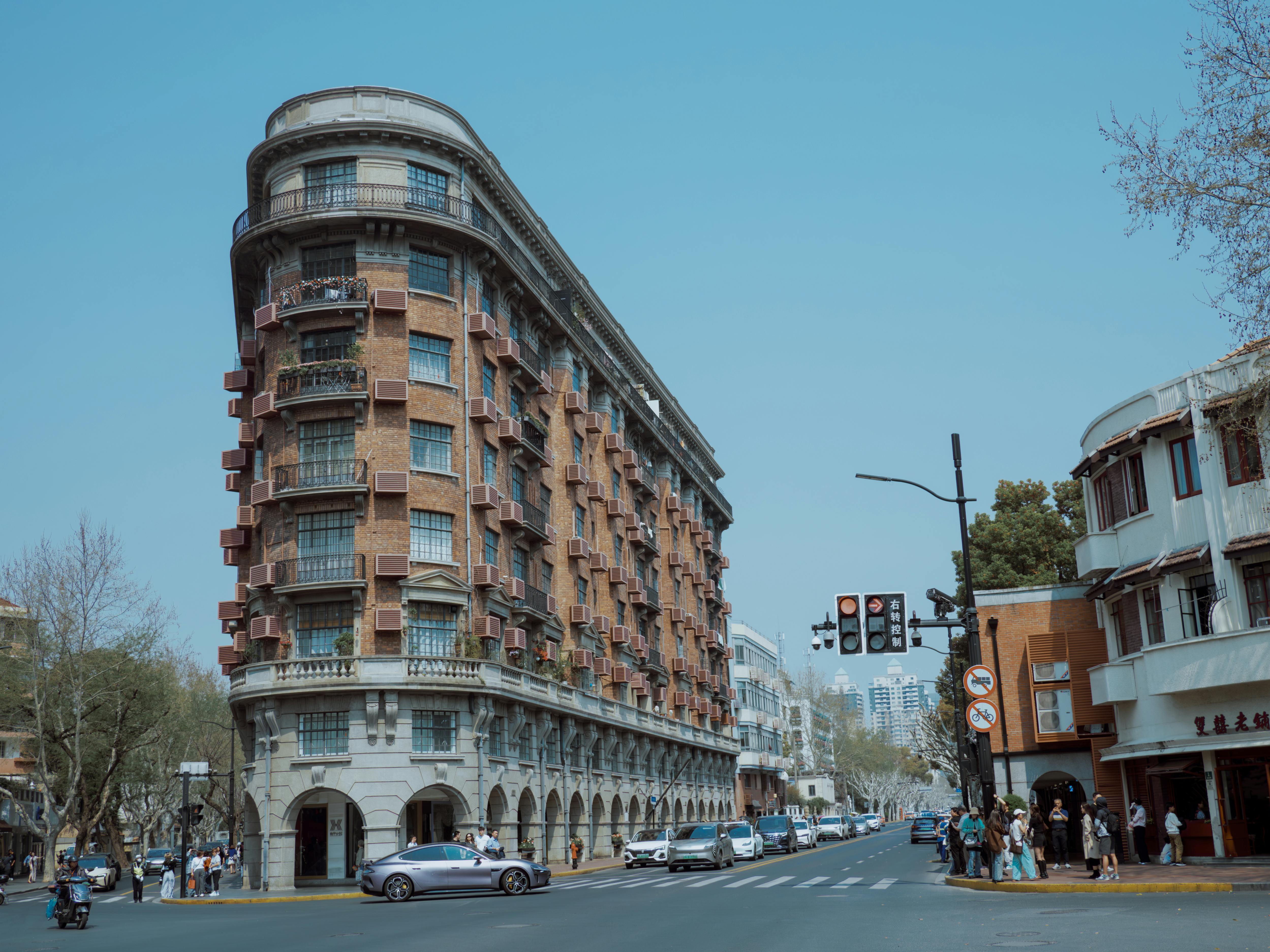 상하이 프랑스 조계지의 평화로운 가로수길 풍경