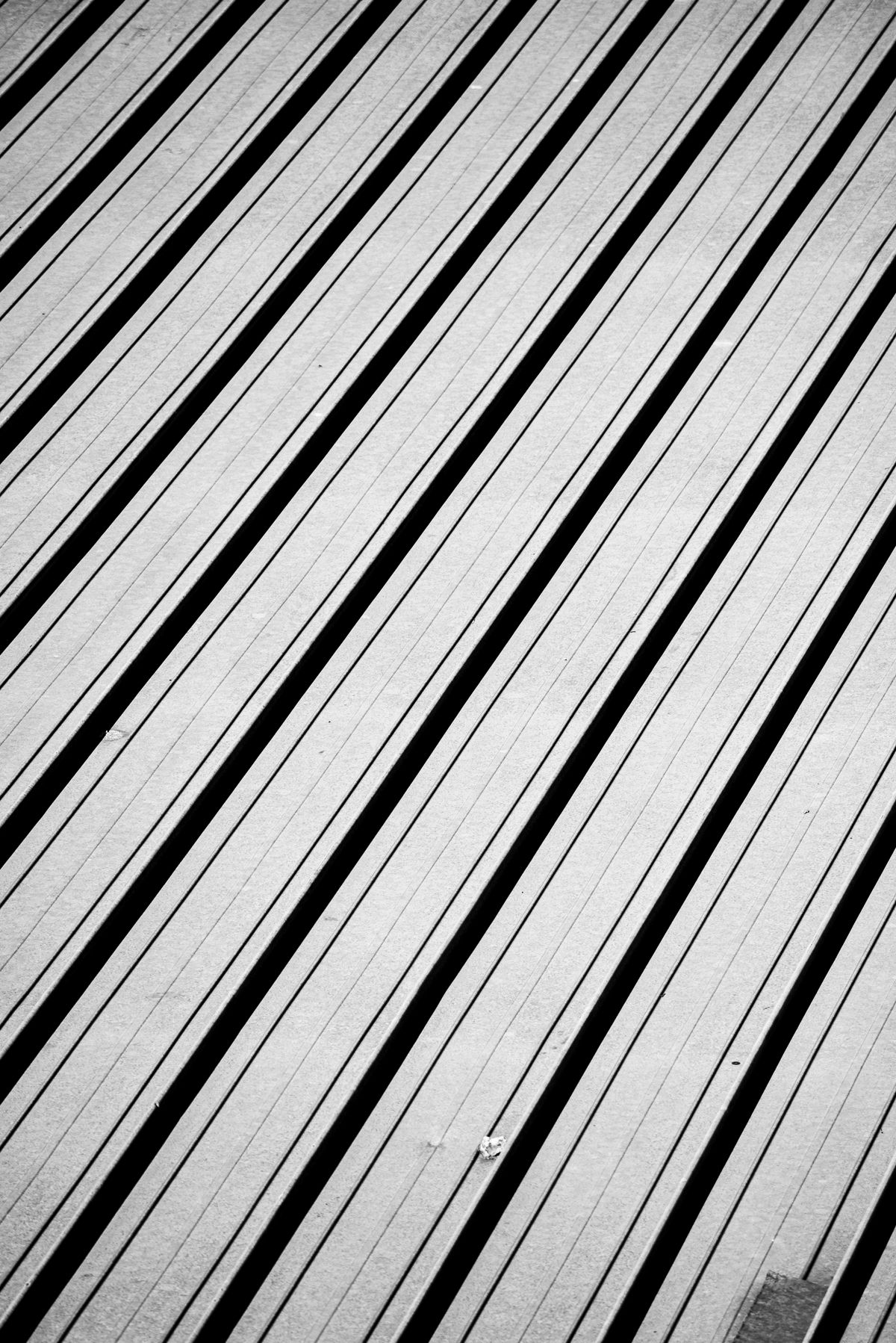 Abstract Black and White Diagonal Stripes Pattern · Free Stock Photo