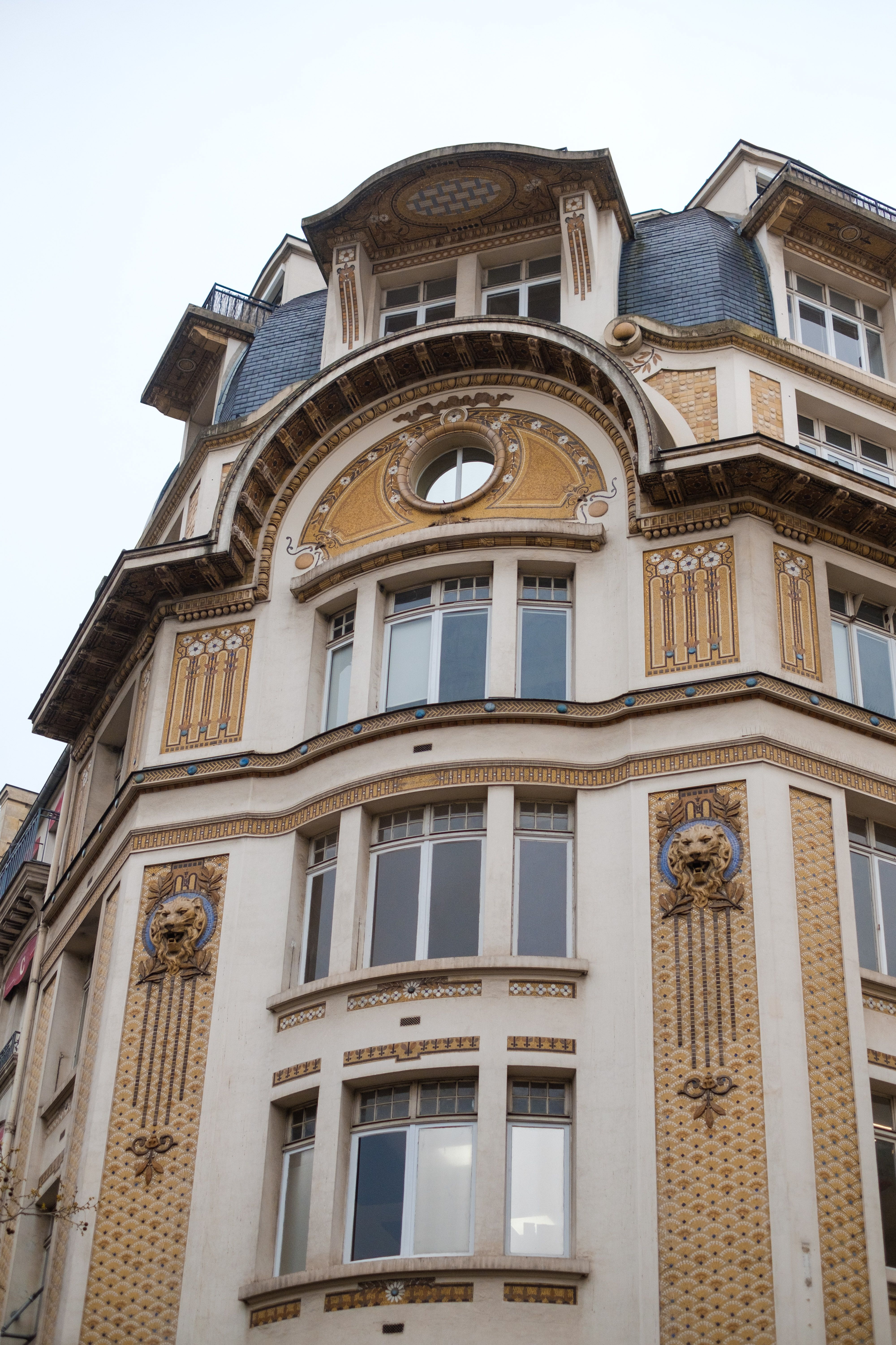 Historic European Building with Ornate Facade · Free Stock Photo
