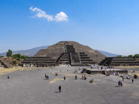 Teotihuacán pyramids at dawn — Mexico City