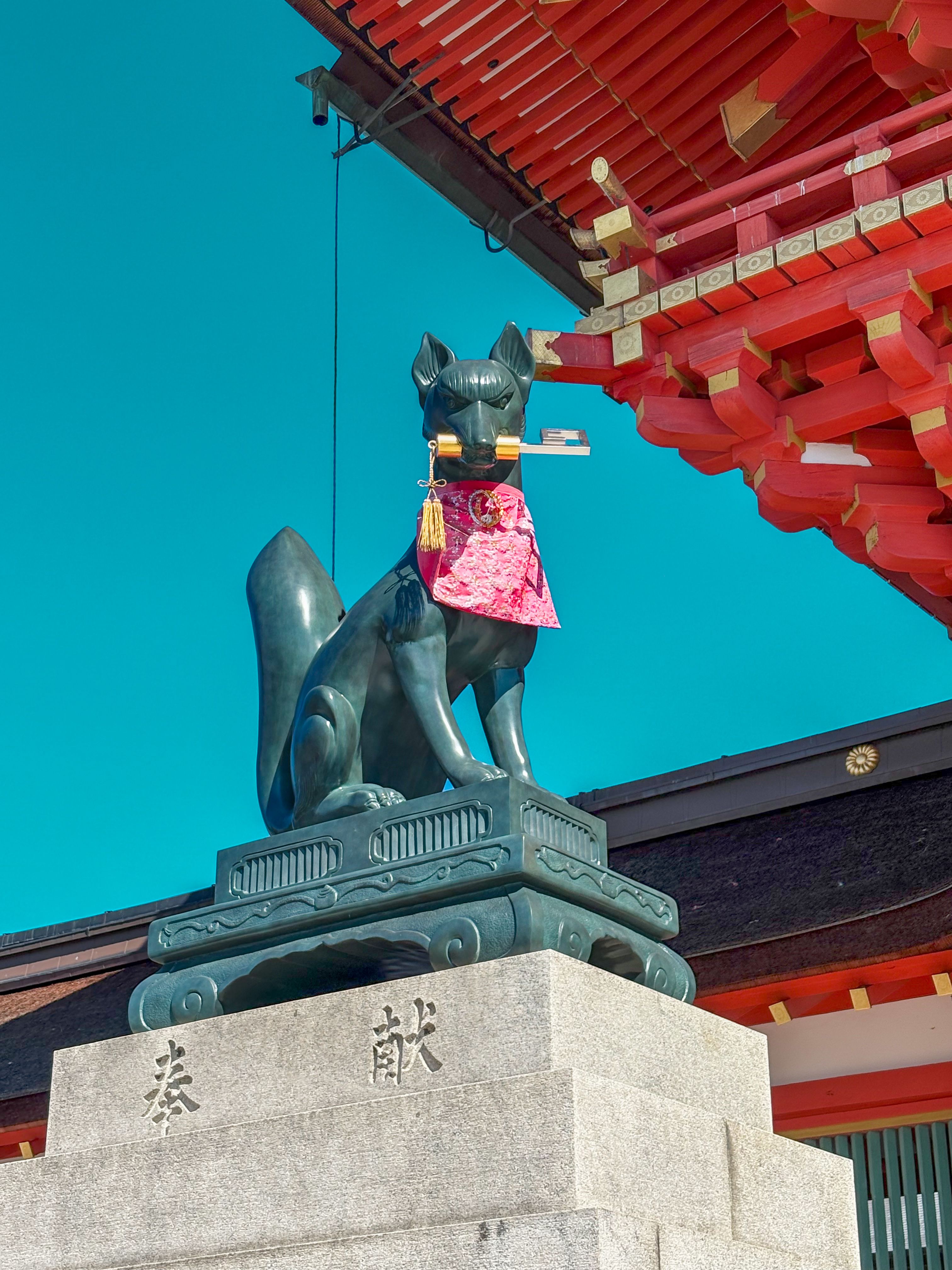 Inari Shrine Fox Statue in Shirakawa, Japan · Free Stock Photo