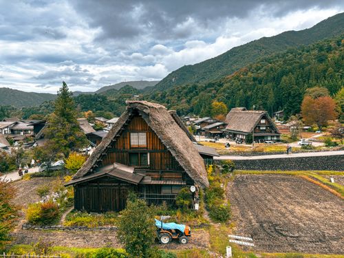 Free Explore the serene Gassho-Zukuri village in Shirakawa-go with its distinctive thatched roofs. Stock Photo